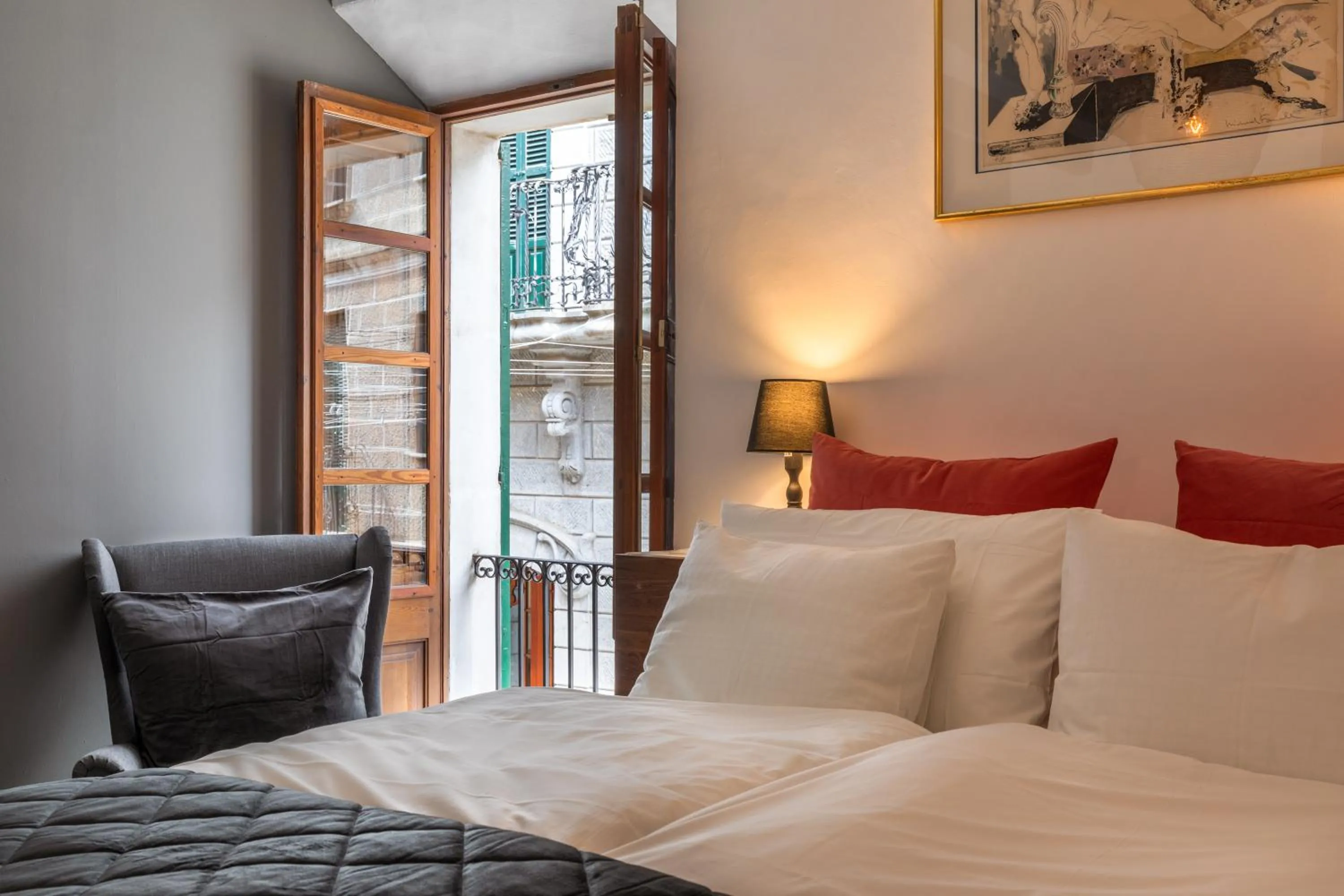 Photo of the whole room, Bed in Solleric Petit Hotel