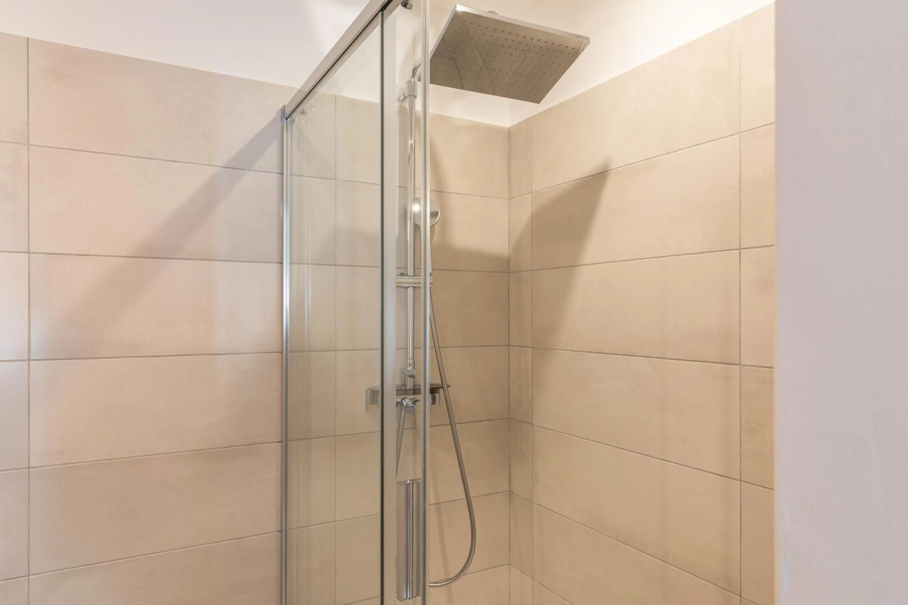 Shower in Solleric Petit Hotel