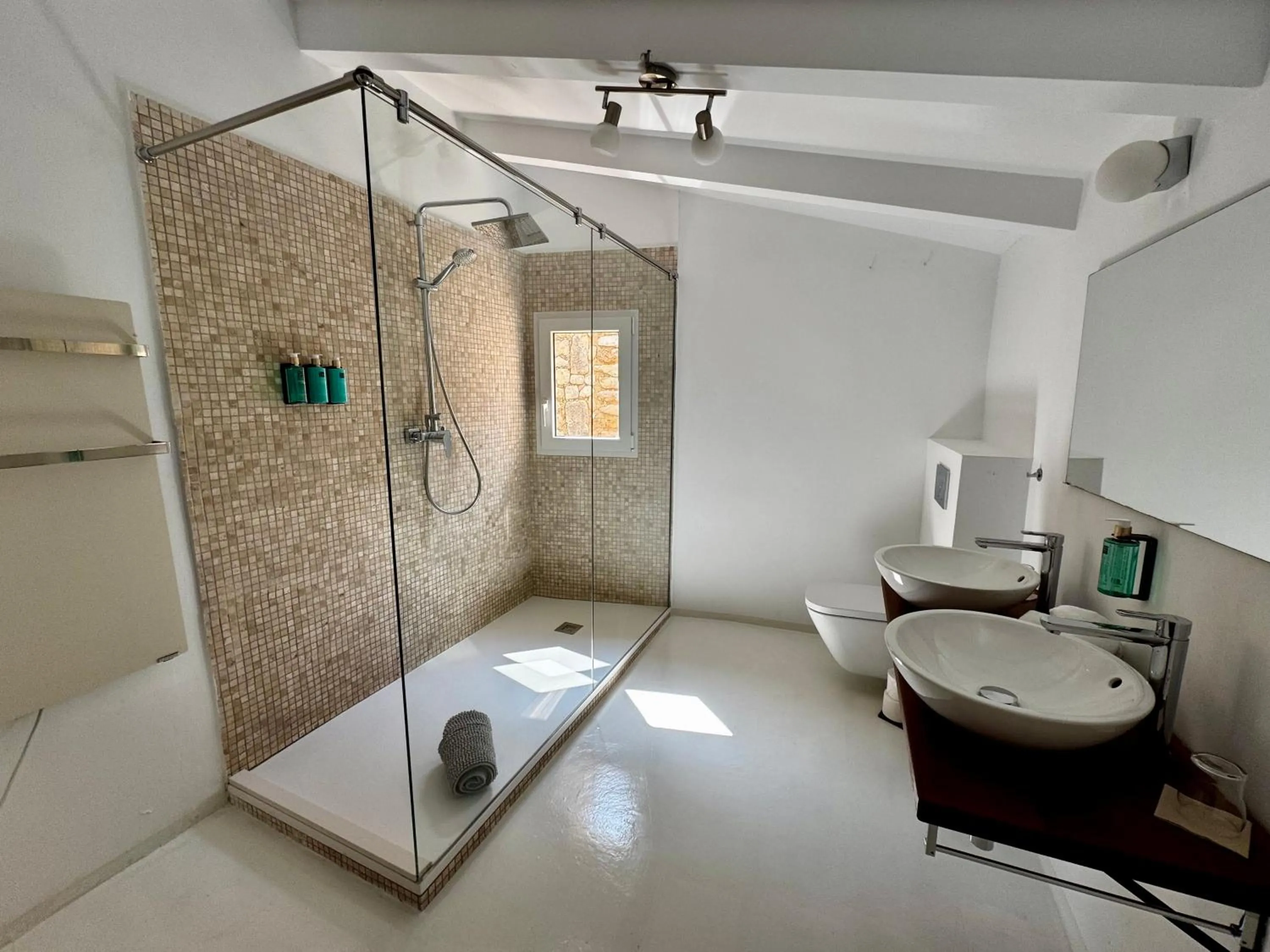 Bathroom in Solleric Petit Hotel