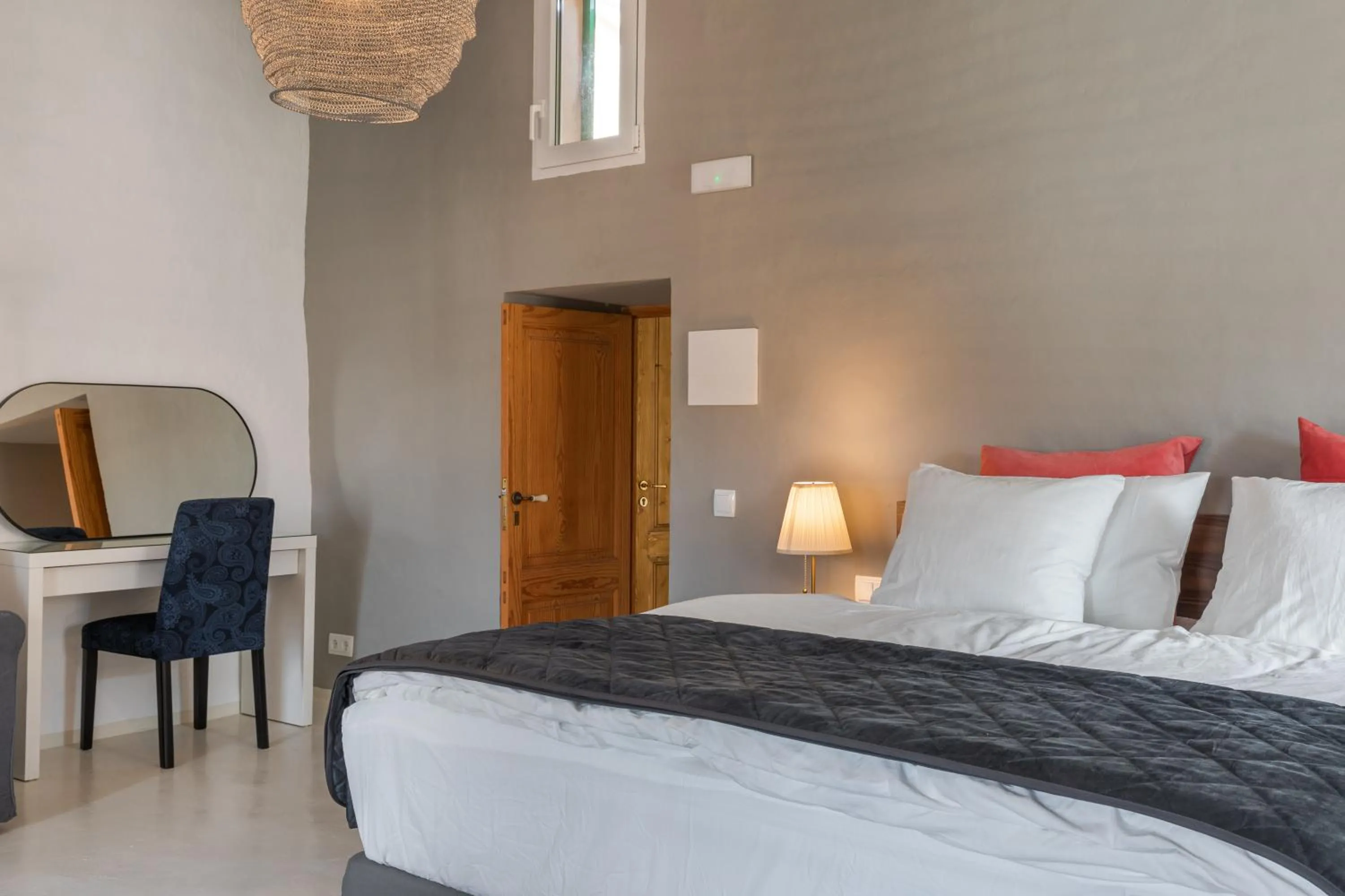 Photo of the whole room, Bed in Solleric Petit Hotel