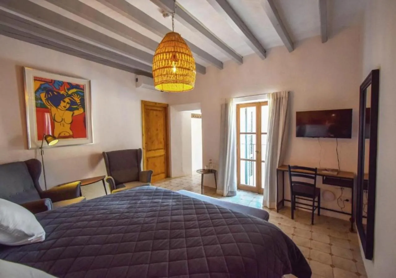 Photo of the whole room, Bed in Solleric Petit Hotel