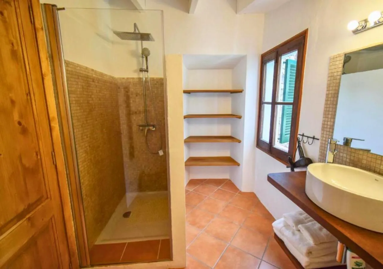 Shower in Solleric Petit Hotel