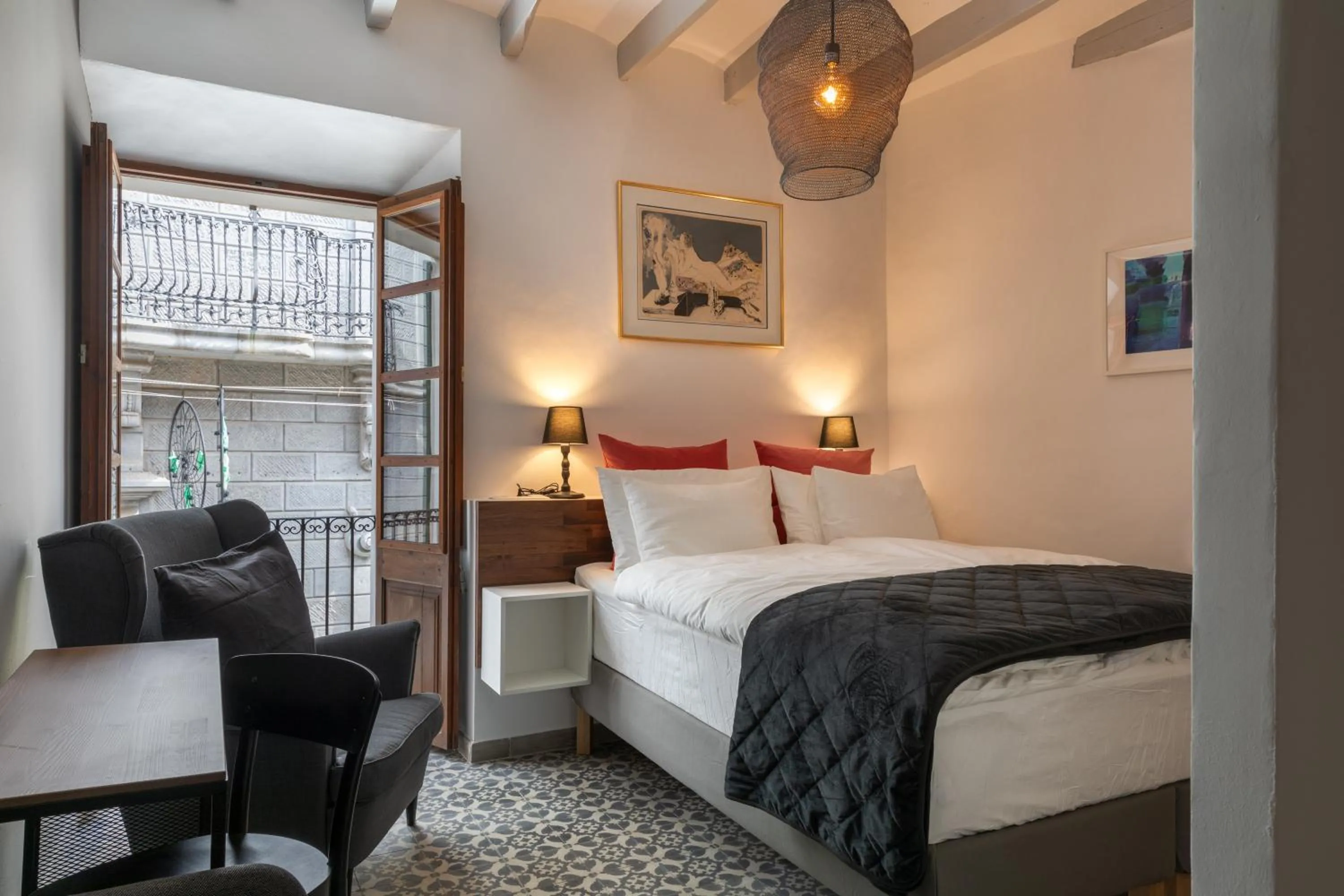 Photo of the whole room, Bed in Solleric Petit Hotel