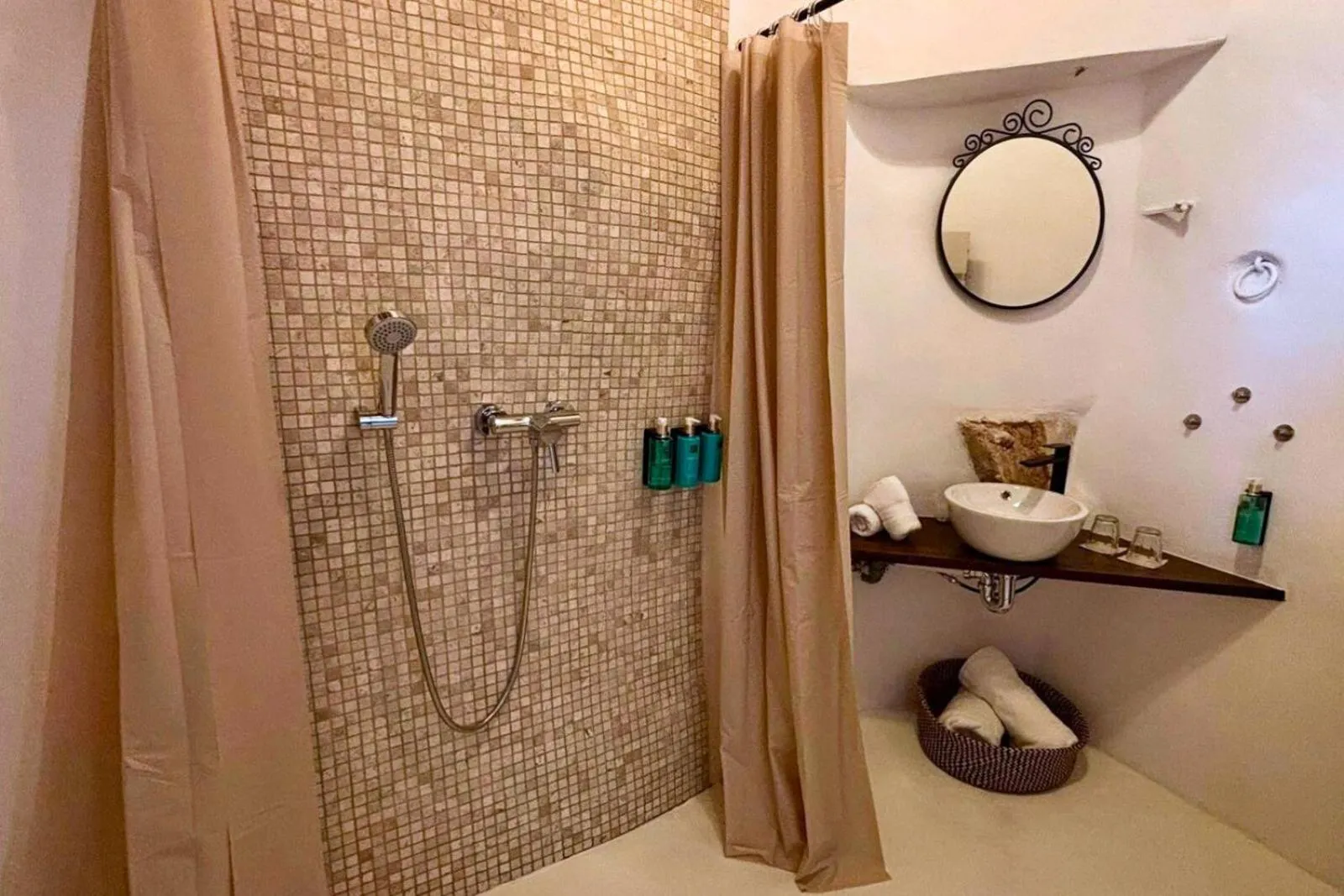 Bathroom in Solleric Petit Hotel