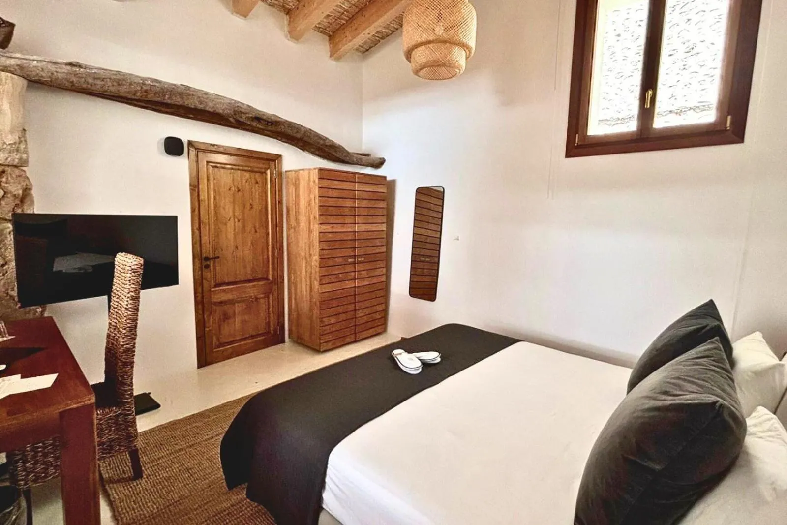 Bedroom, Bed in Solleric Petit Hotel