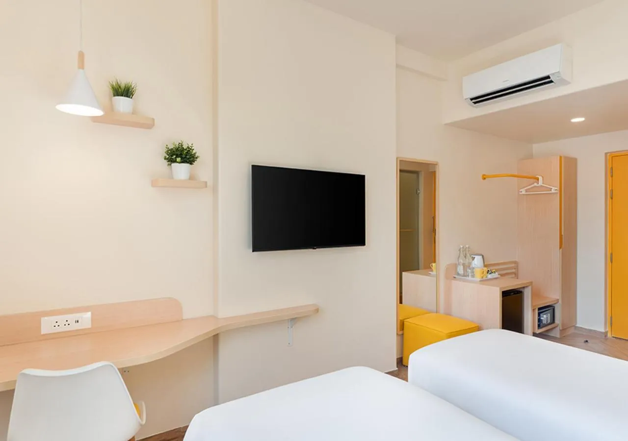 Bedroom, Bed in Bloom Hotel - Jubilee Hills