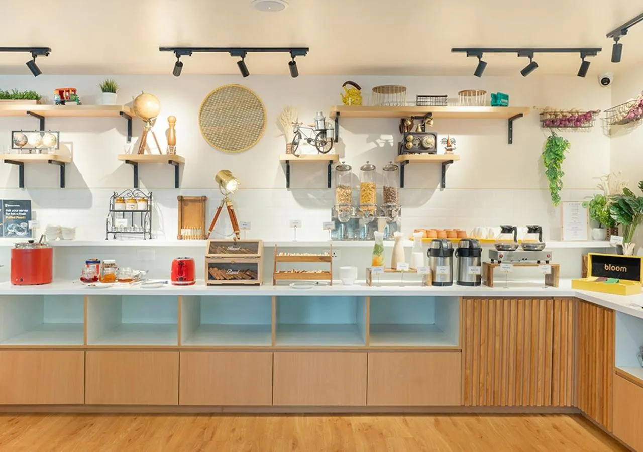 Restaurant/places to eat in Bloom Hotel - Jubilee Hills