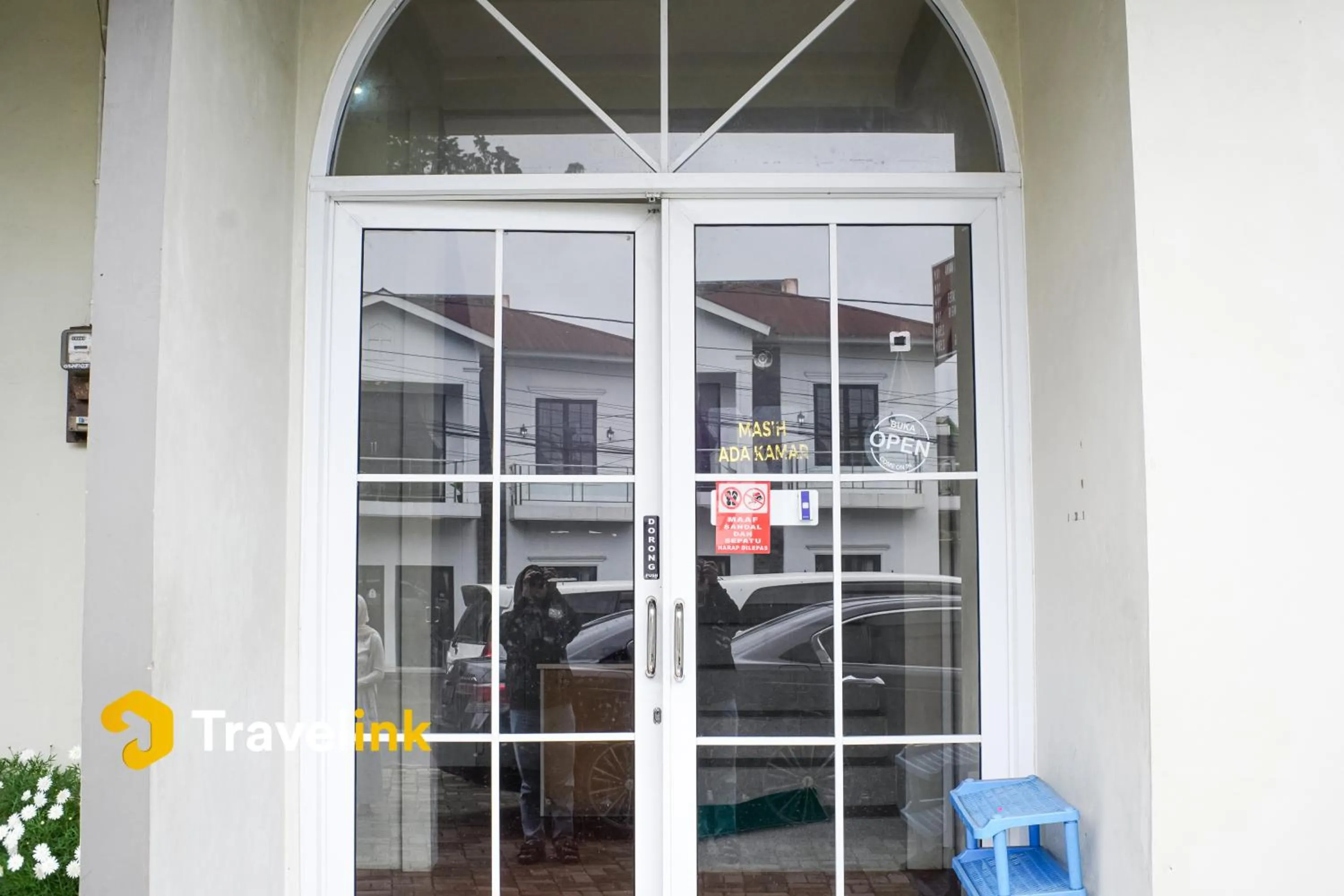 Facade/entrance in Dieng Top Syariah By Travelink