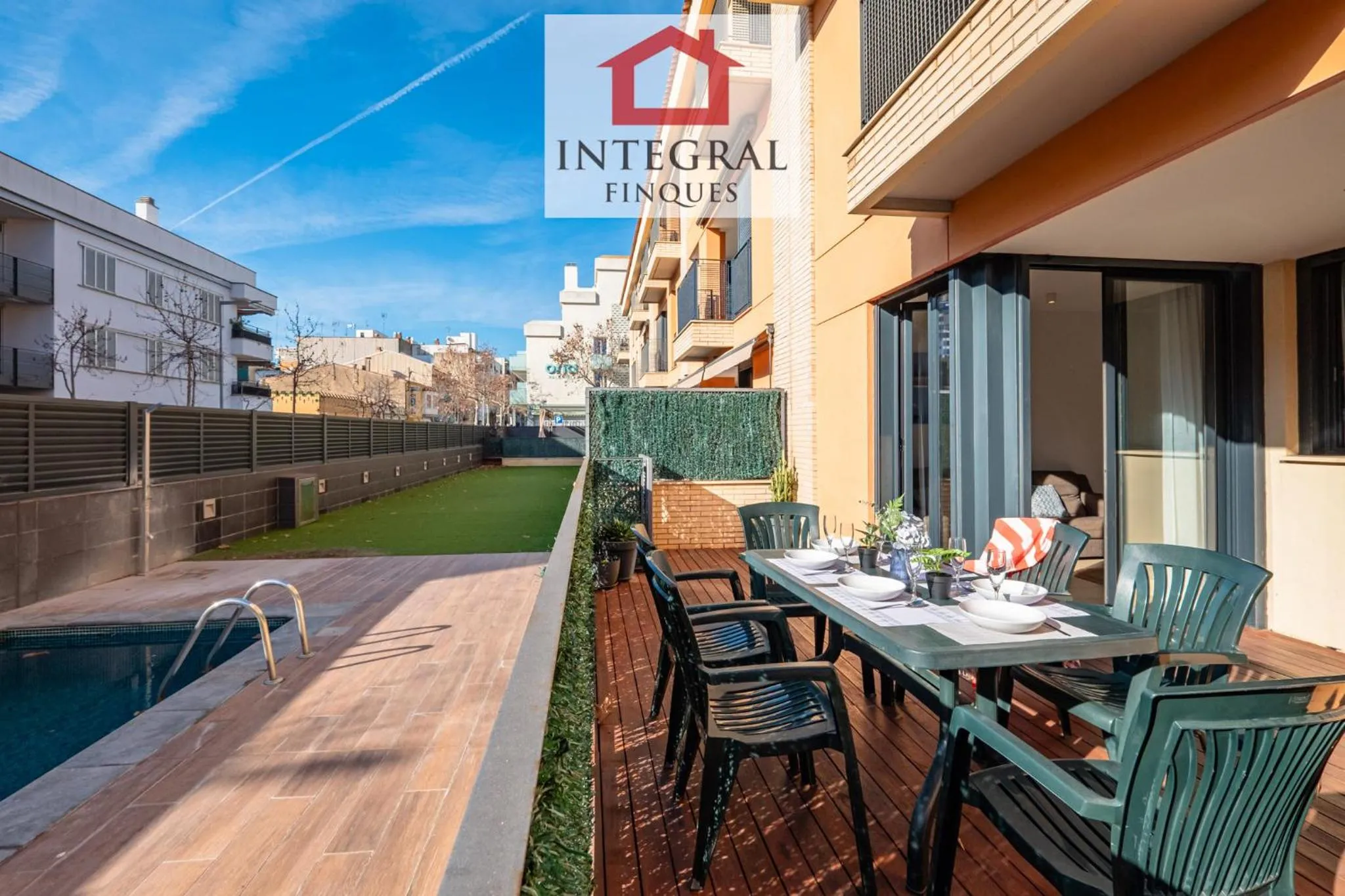 Property building in Apartament Cel Blau