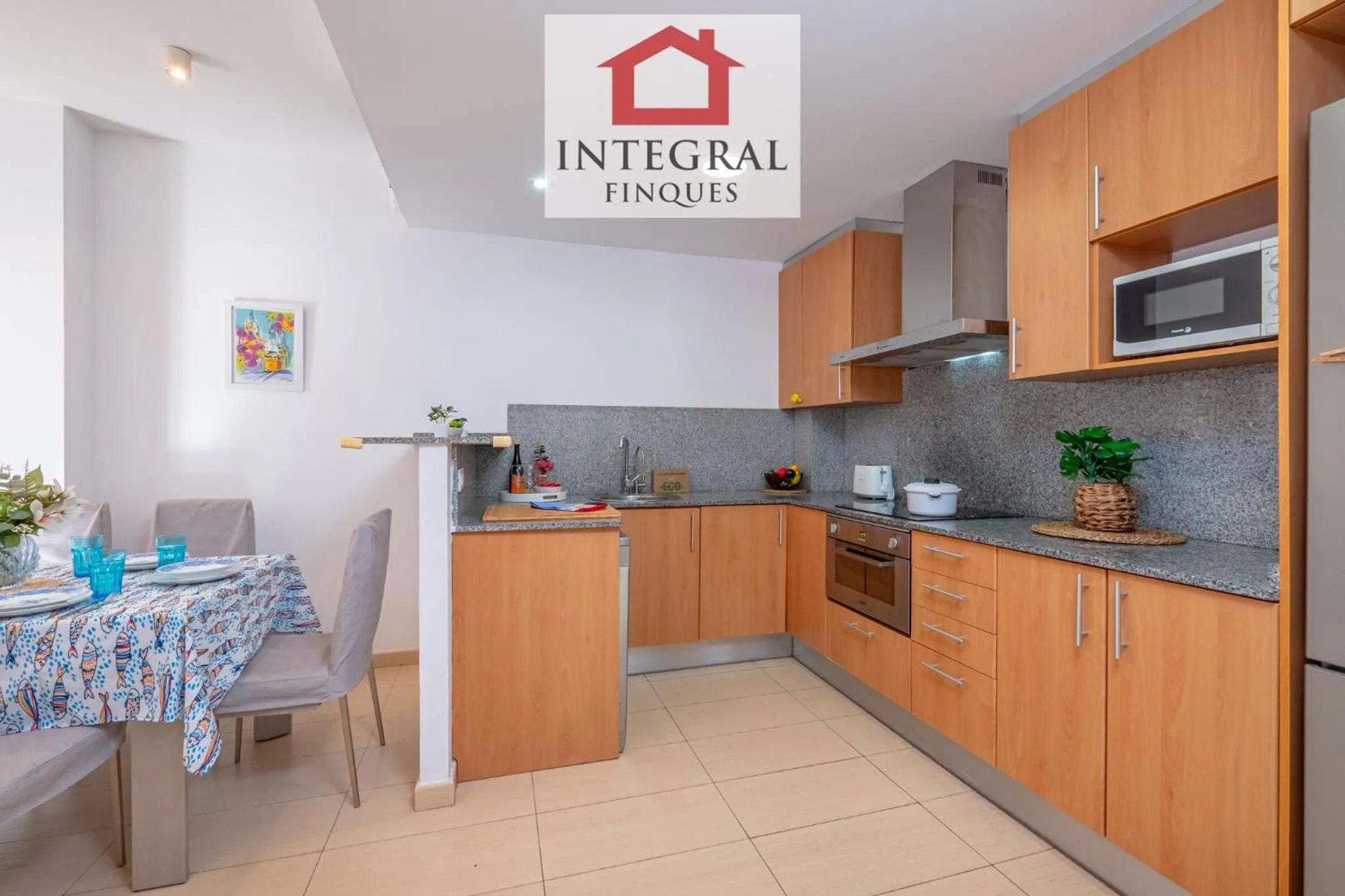 microwave in Apartament Cel Blau