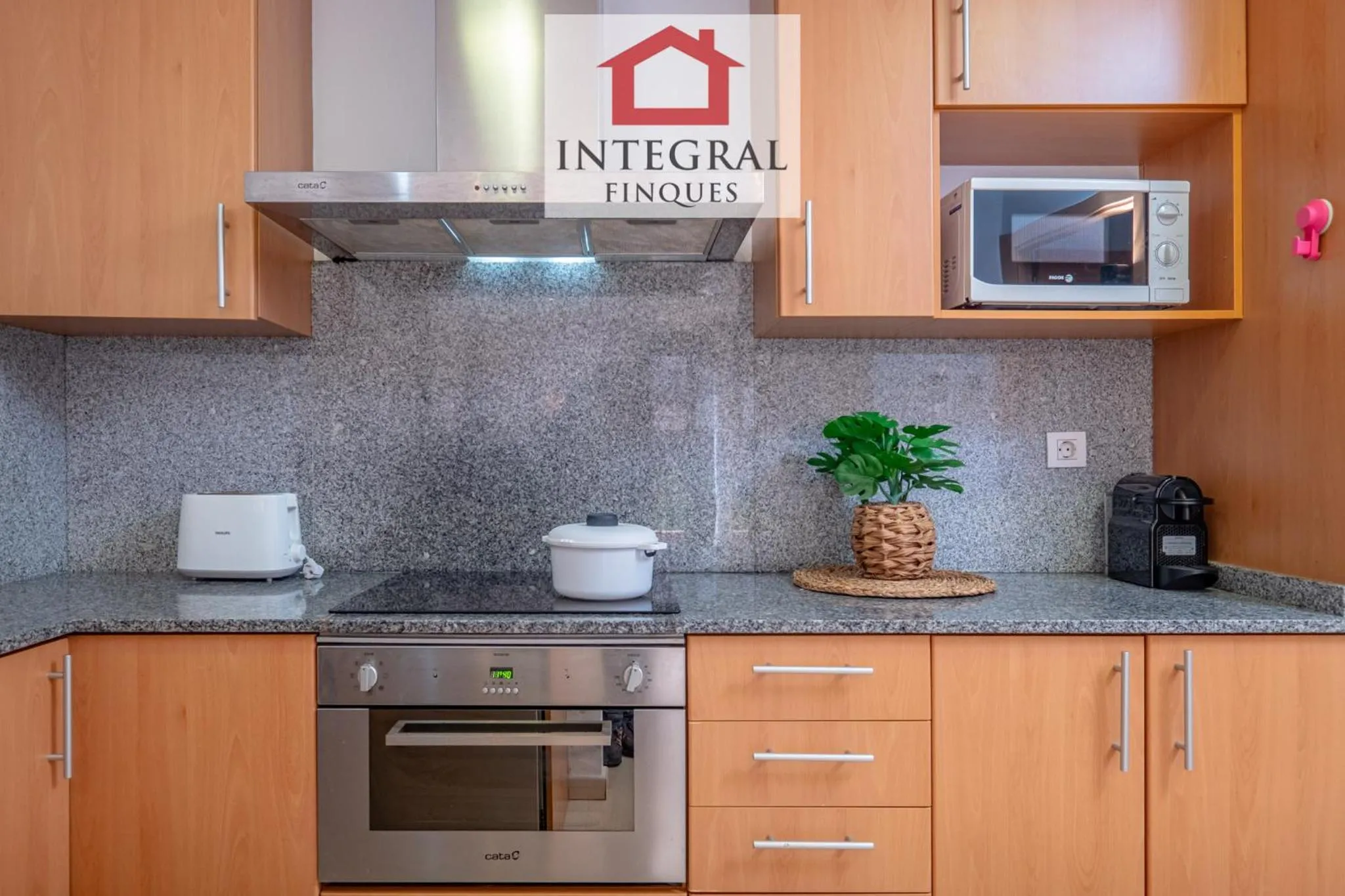microwave in Apartament Cel Blau