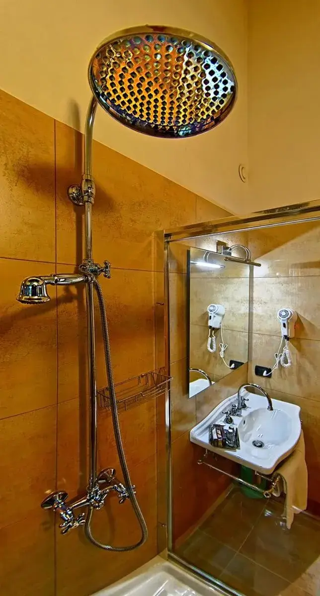 Double Room with Balcony in Agriturismo Il Boschetto Double Room with Balcony in Agriturismo Il Boschetto