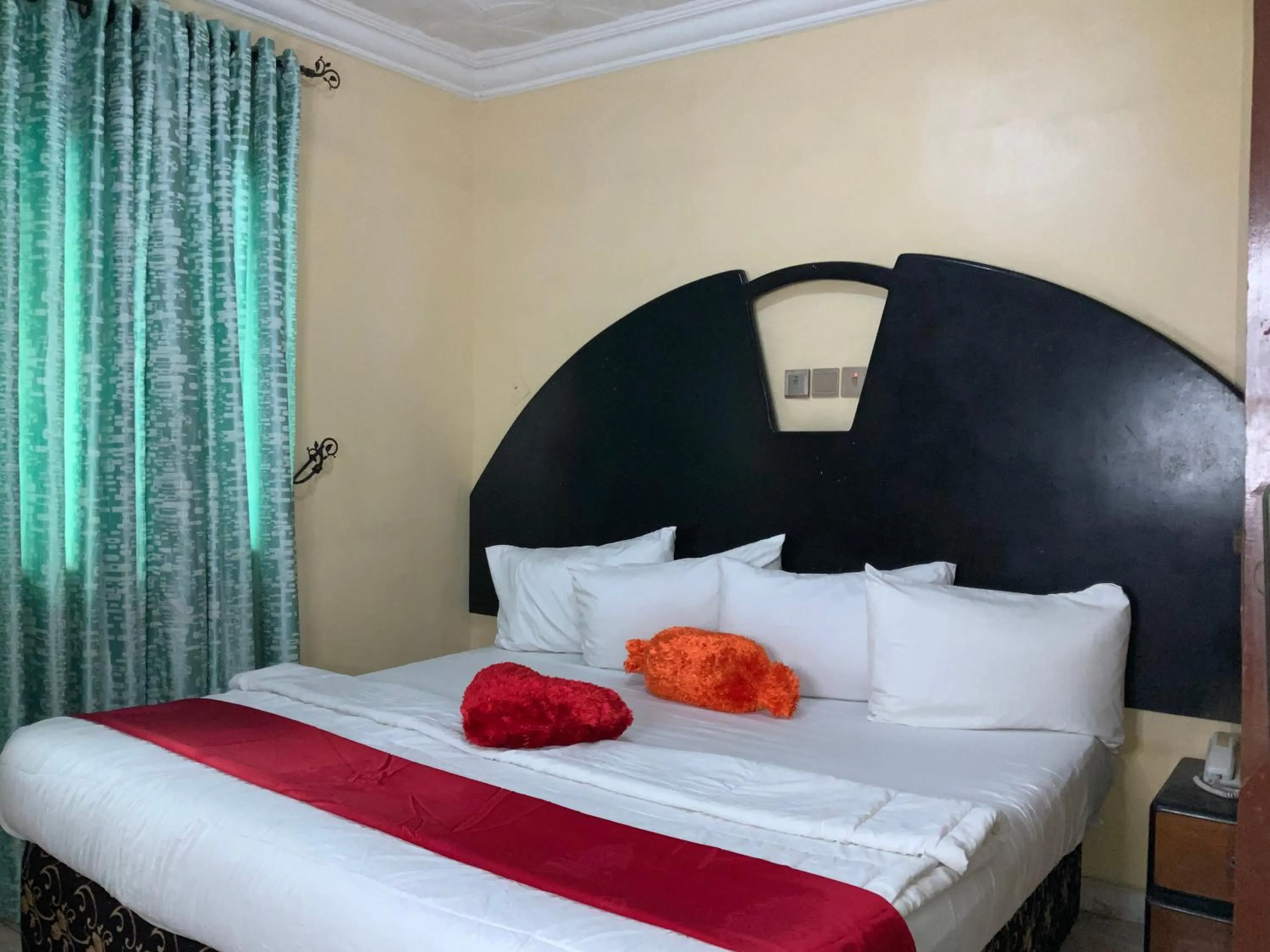 Senators Suites and Towers Hotel