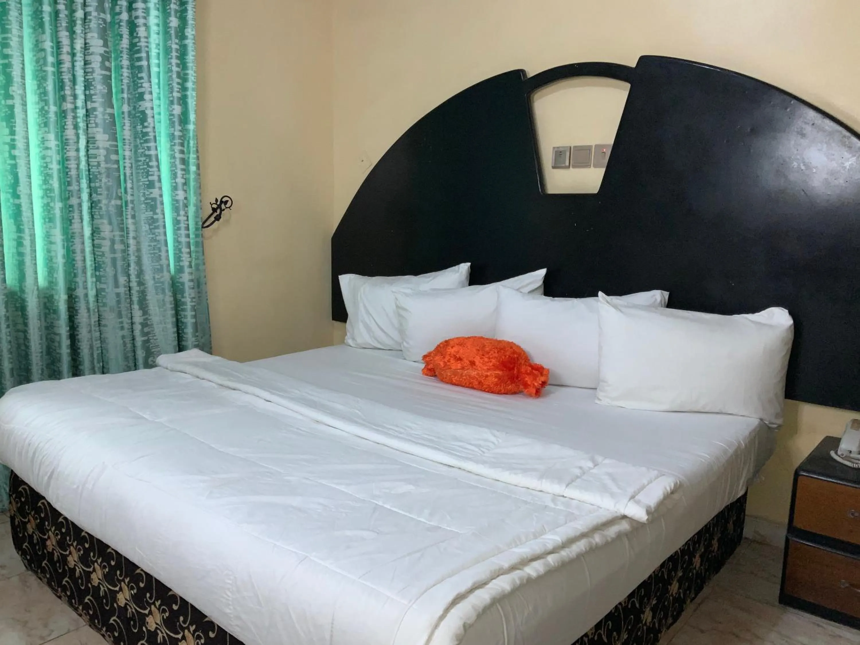 Senators Suites and Towers Hotel