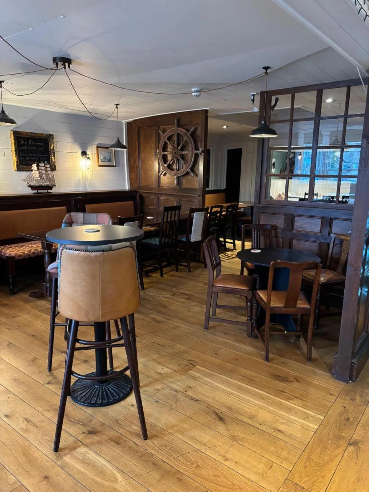 Restaurant/places to eat in The Mariners