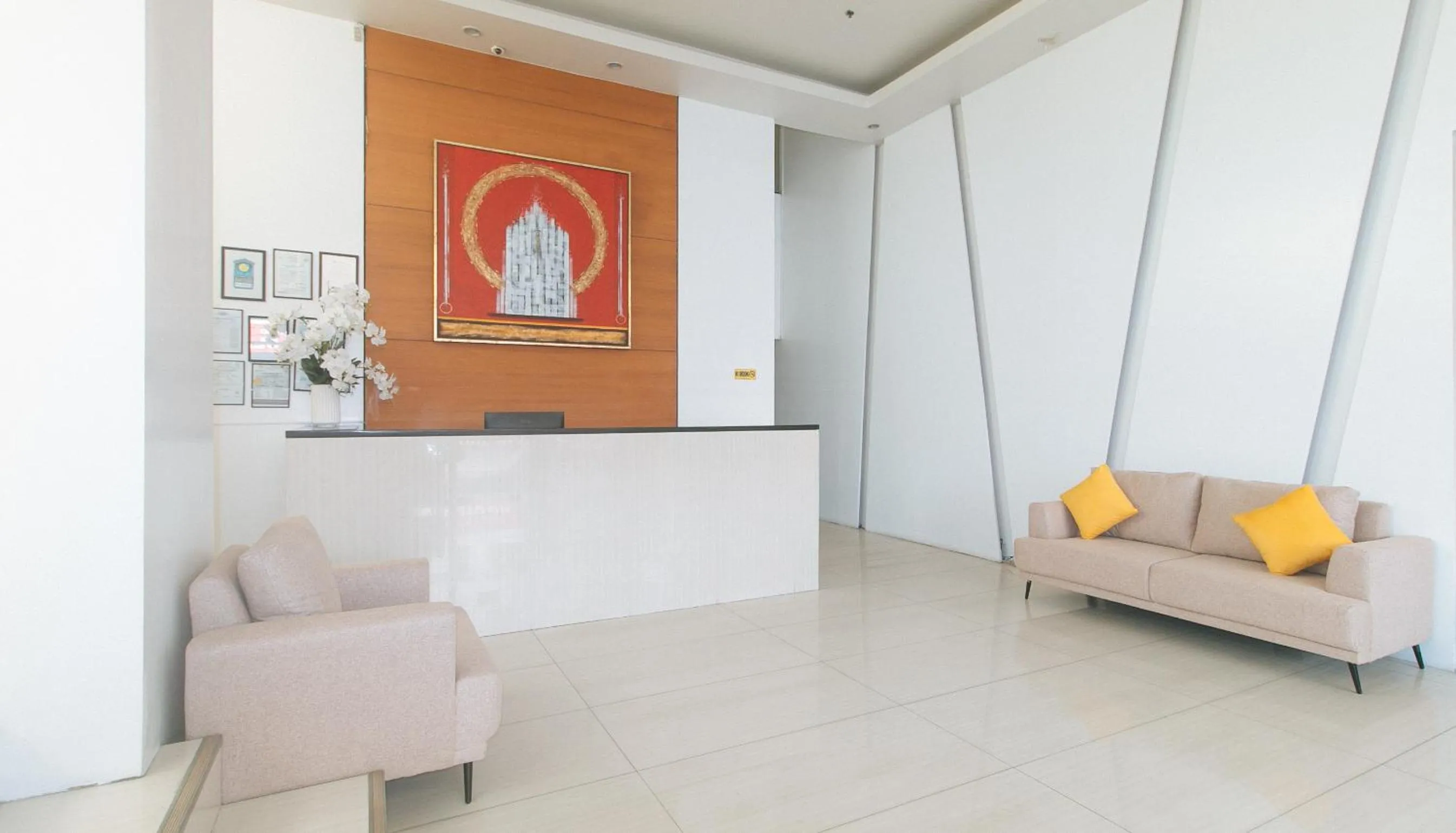Lobby or reception in RedDoorz at LuxeLite Suites Makati