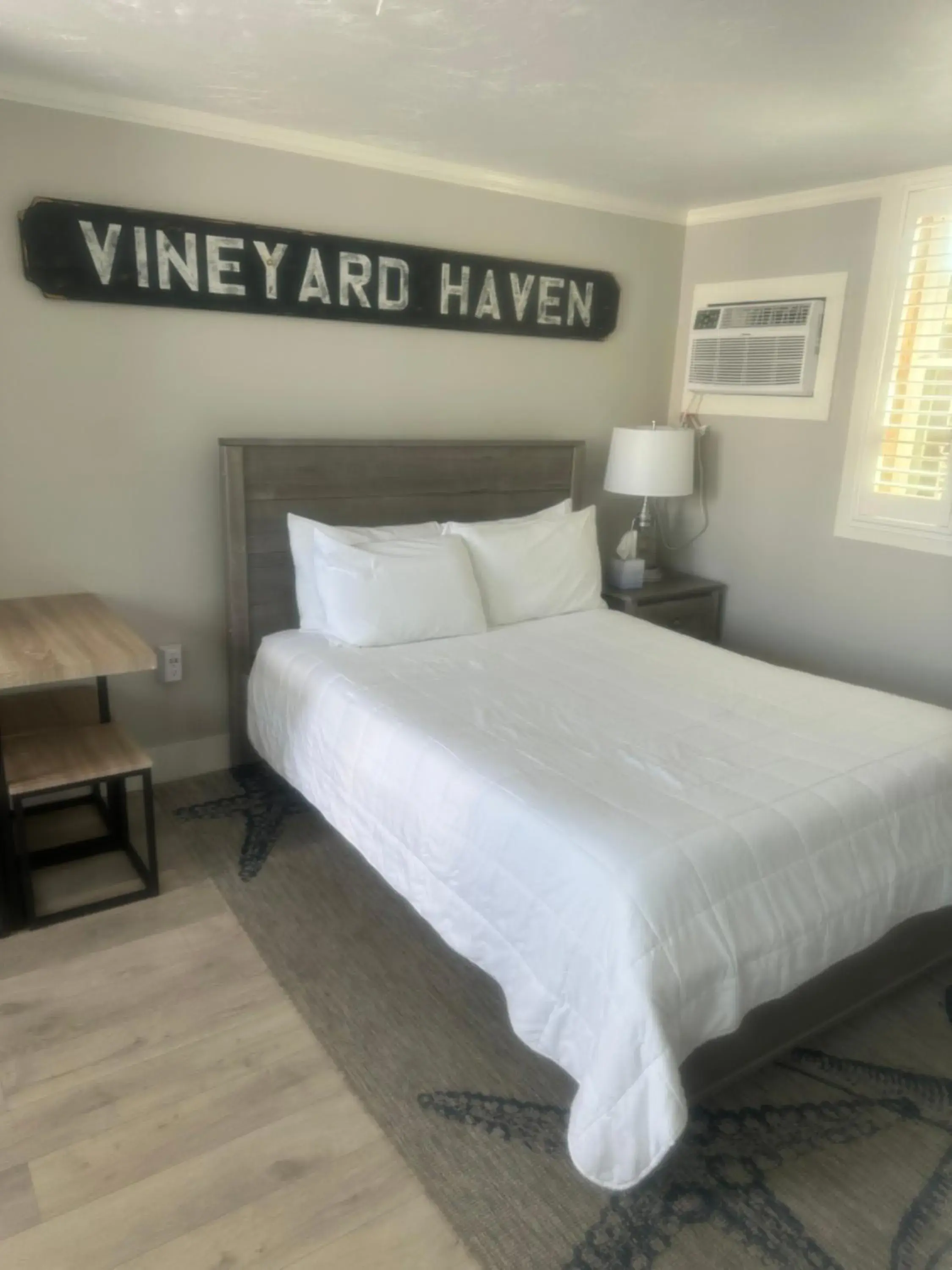 Standard Double Room in Vineyard Harbor Motel Standard Double Room in Vineyard Harbor Motel