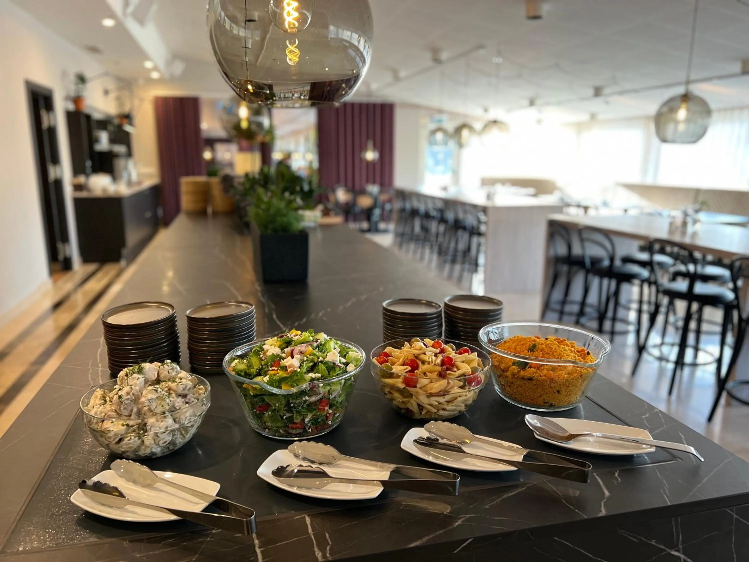 Restaurant/places to eat in Injoy Premium Hotel Solna