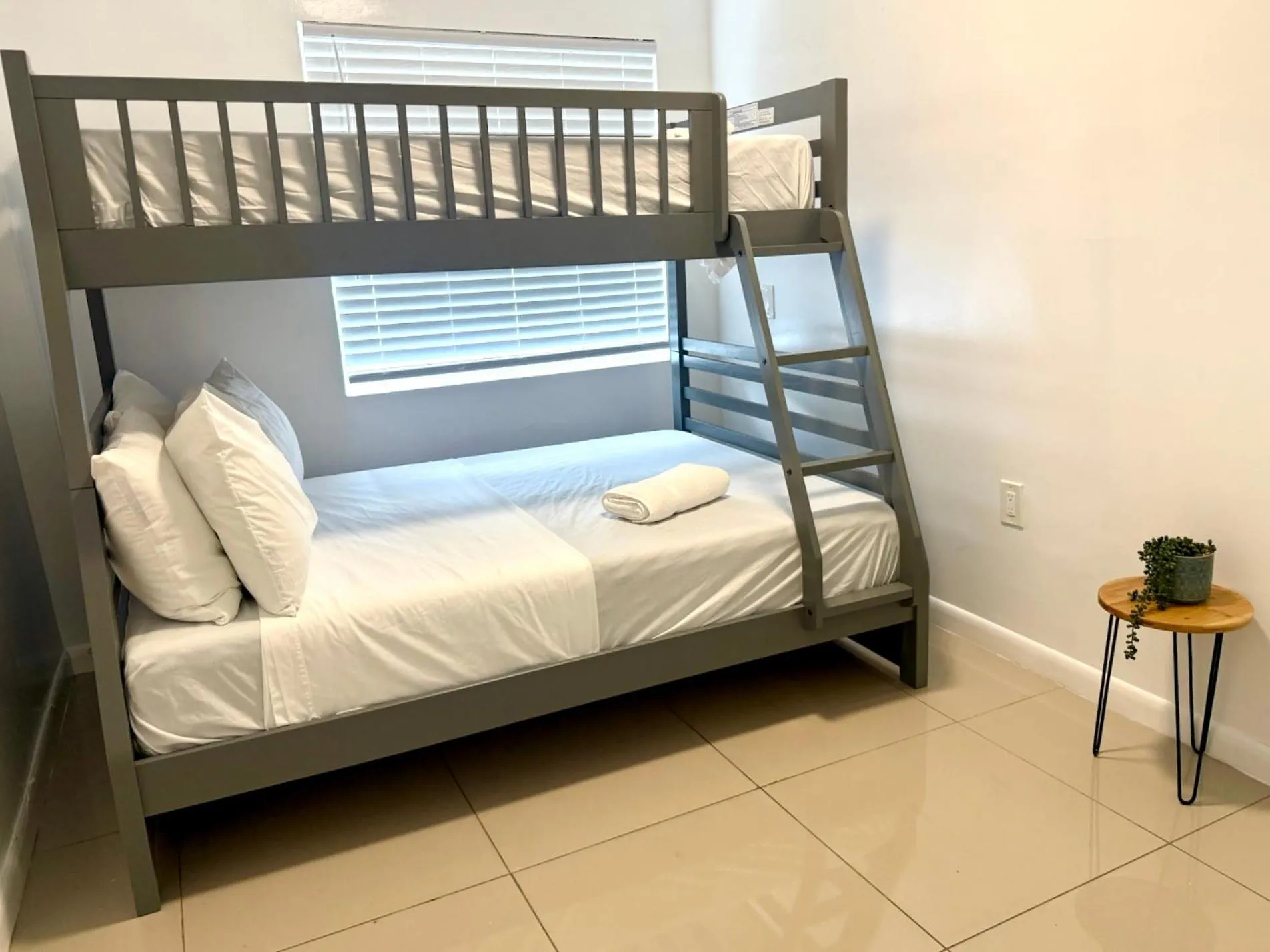 Photo of the whole room, Bed in Renzzi Villas