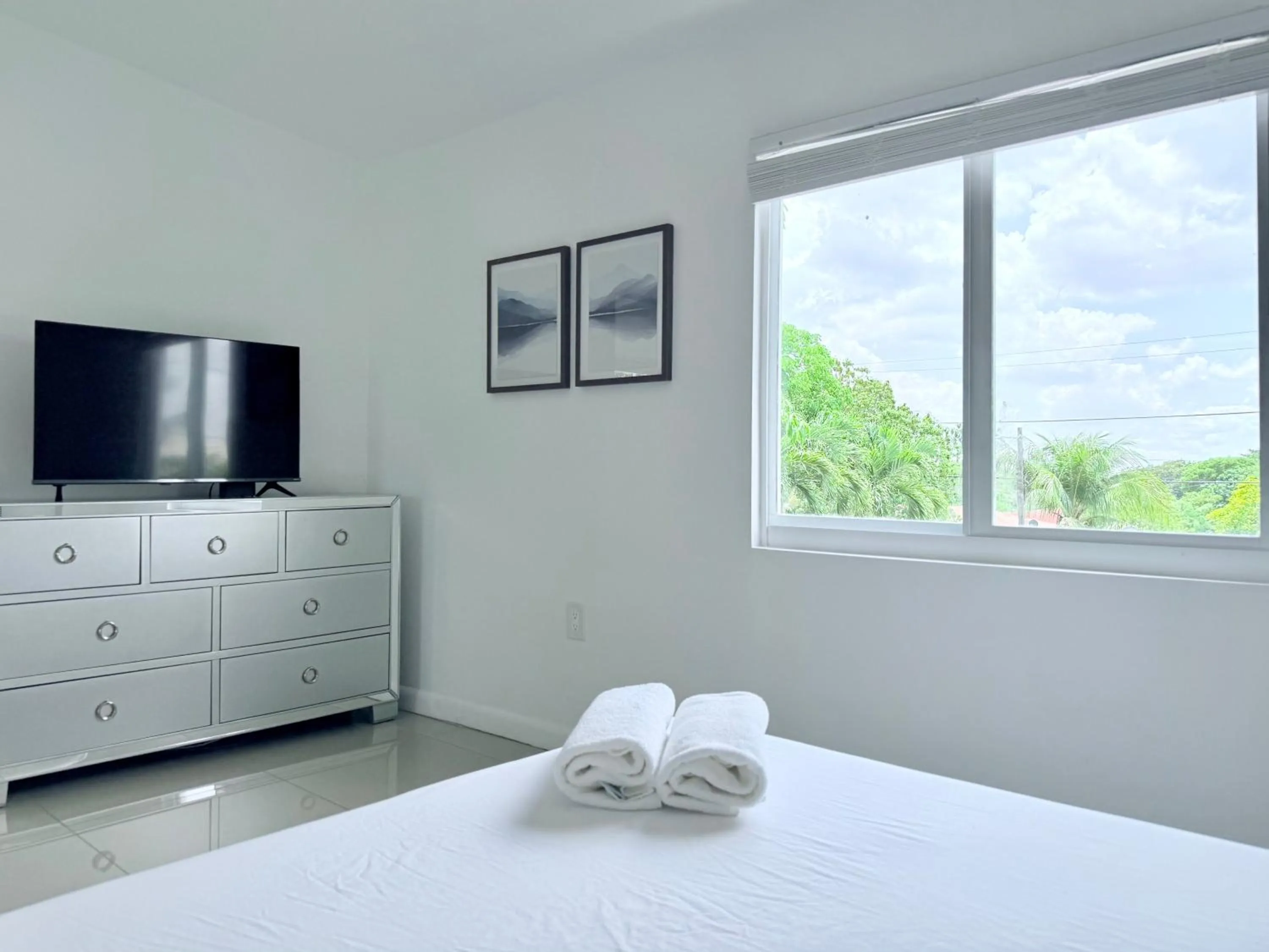 TV and multimedia, Bed in Renzzi Villas