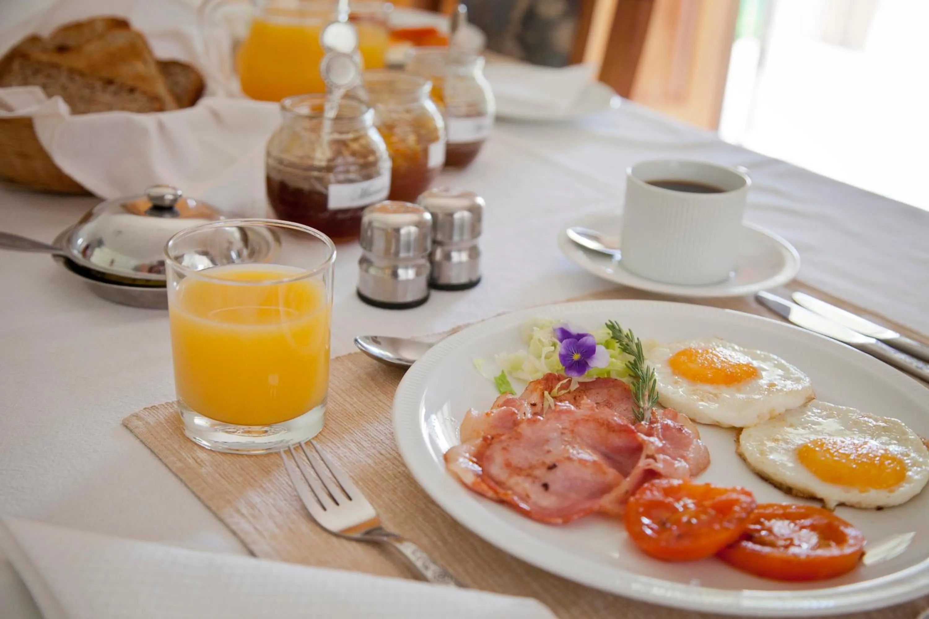 Breakfast in La Bella B&B Under The Fig Tree