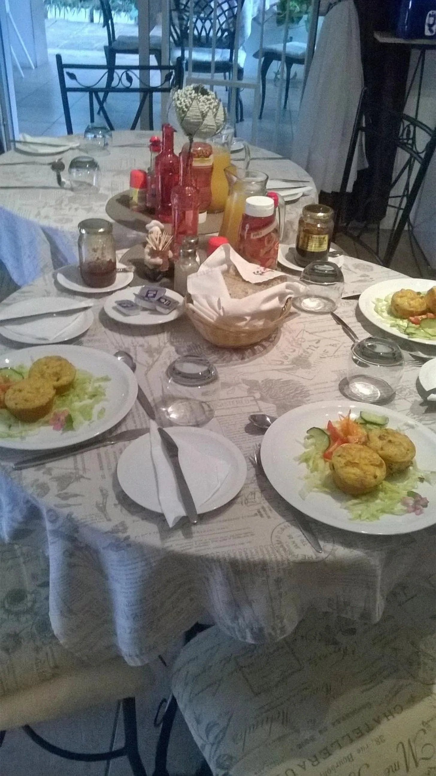 Breakfast in La Bella B&B Under The Fig Tree