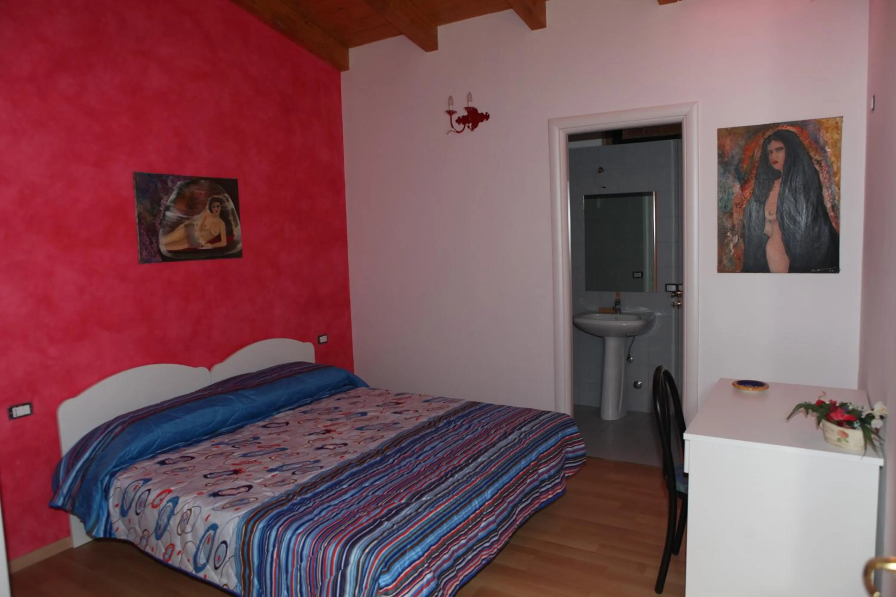 Photo of the whole room, Bed in Villa Monti Lepini
