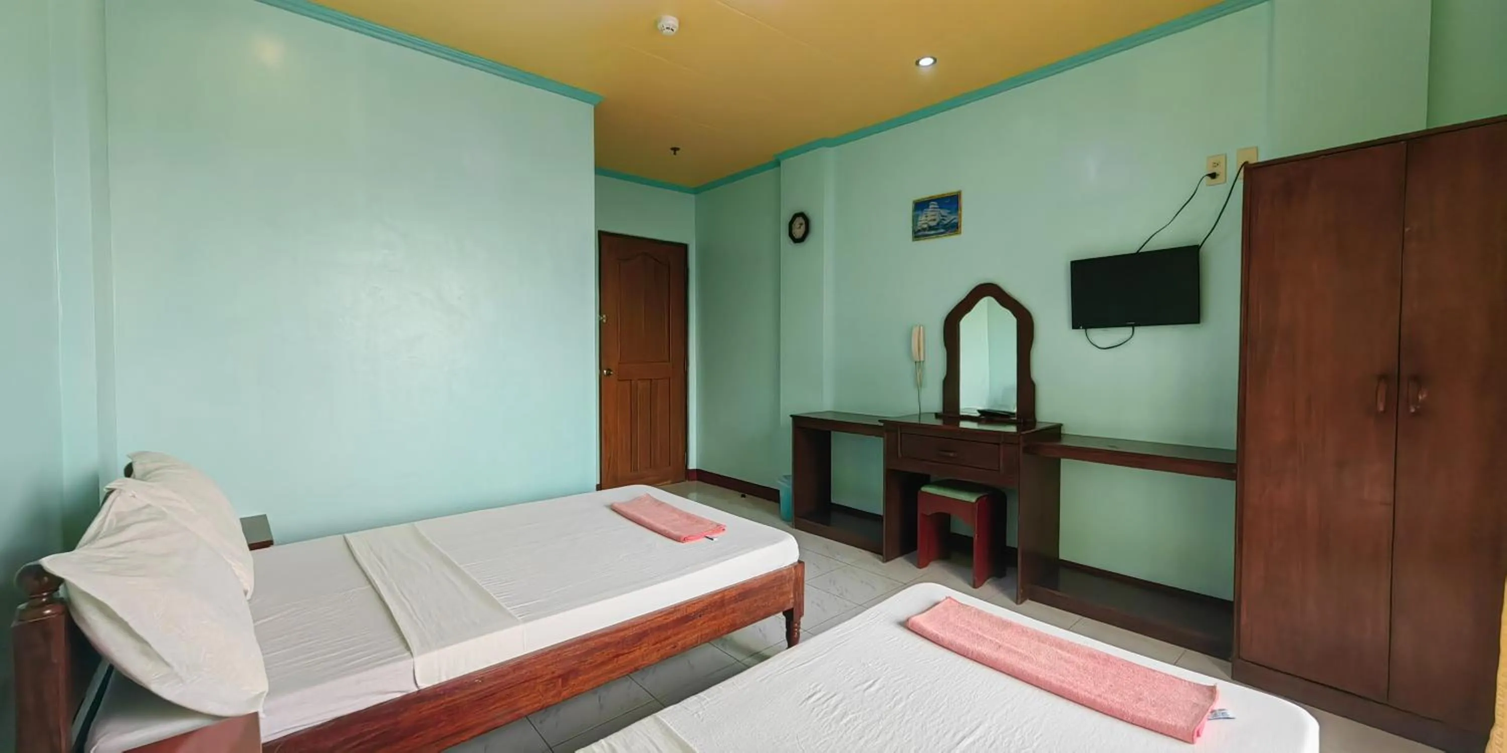 Bed in Dads Bayview Pension