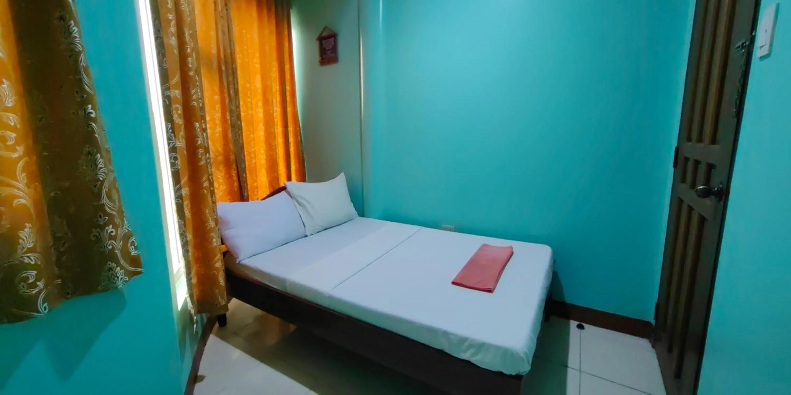 Bed in Dads Bayview Pension