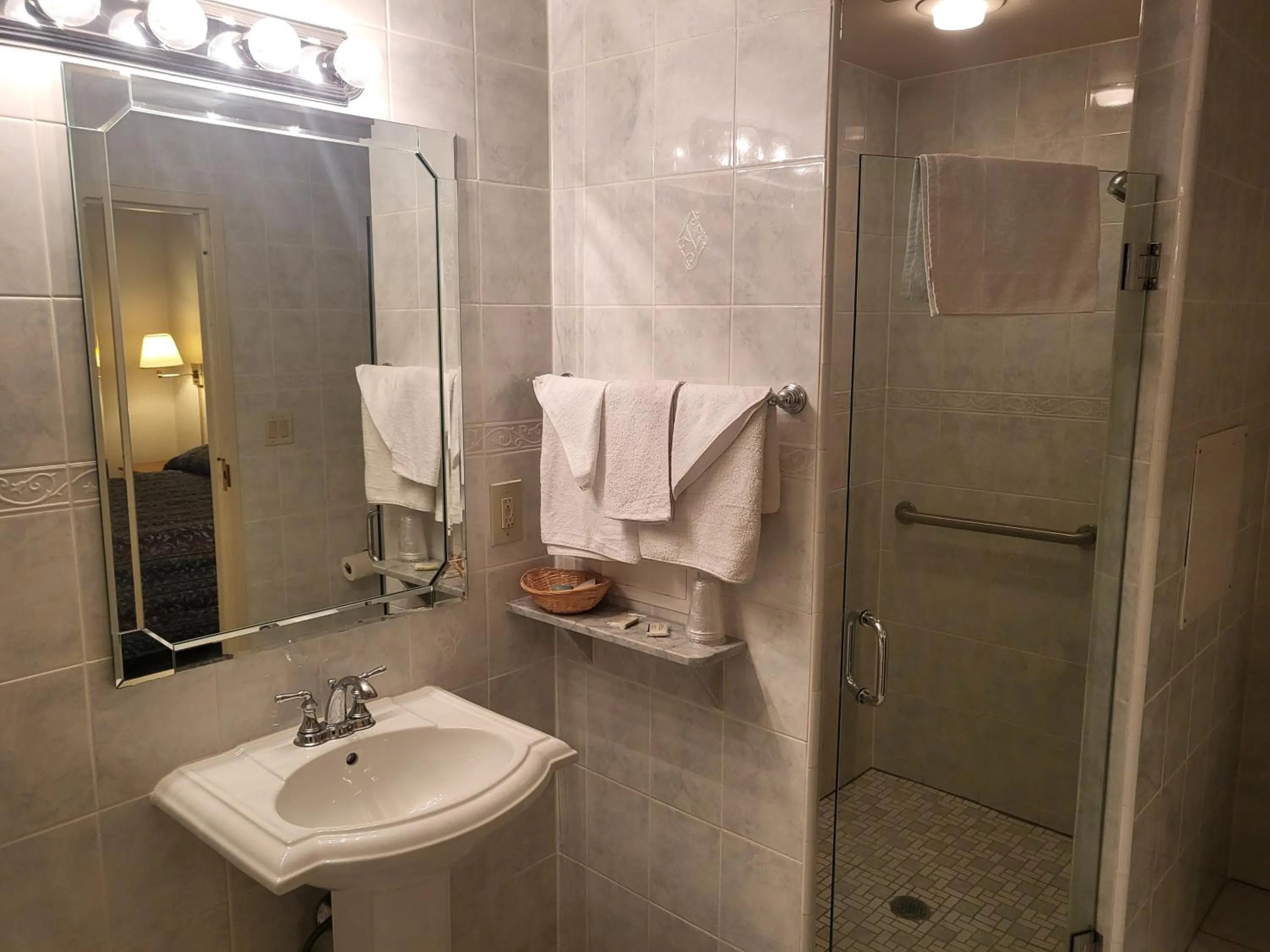 Bathroom in Roosevelt Inn at Roosevelt Blvd, Philadelphia, PA