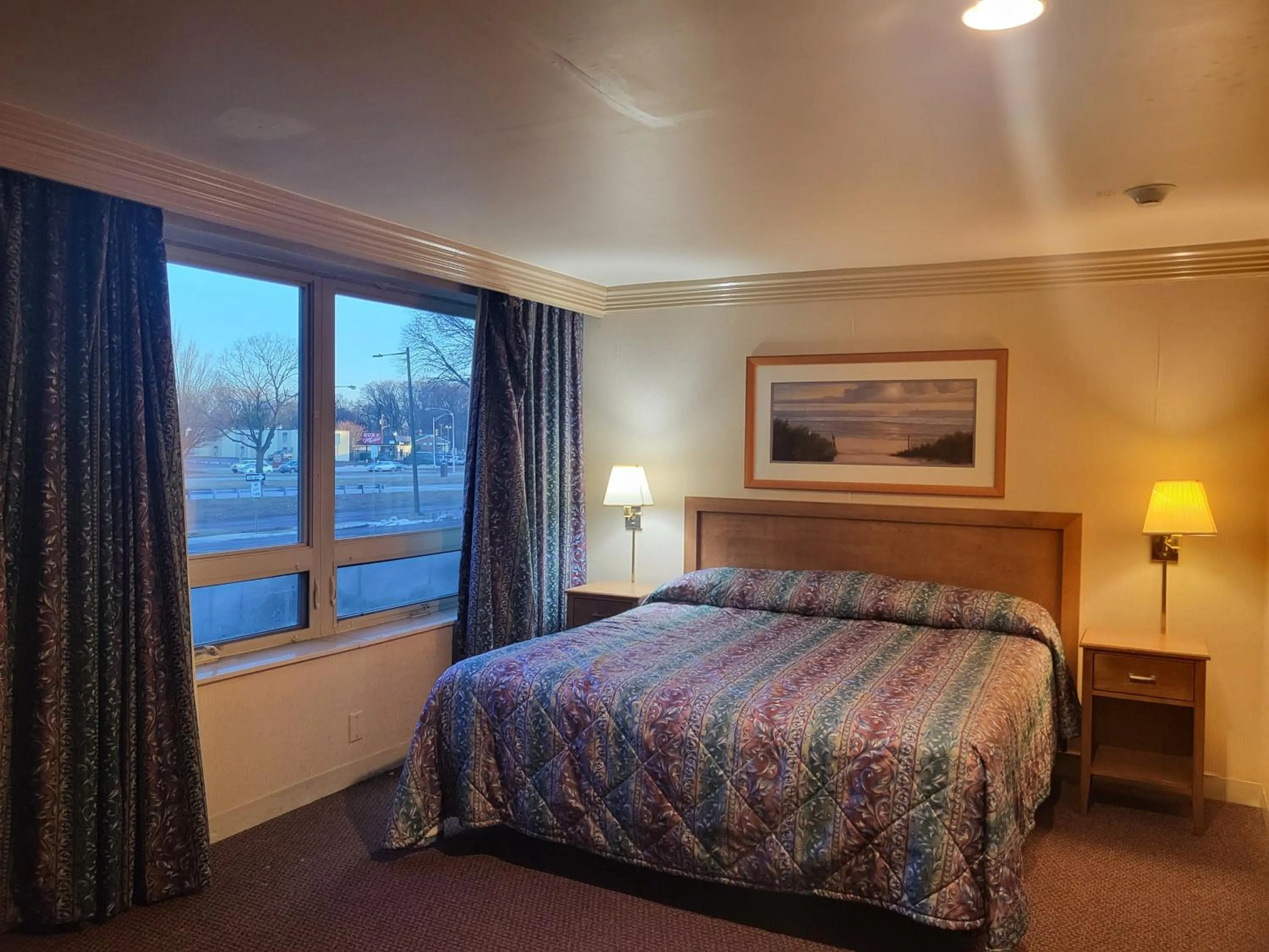 Bedroom, Bed in Roosevelt Inn at Roosevelt Blvd, Philadelphia, PA