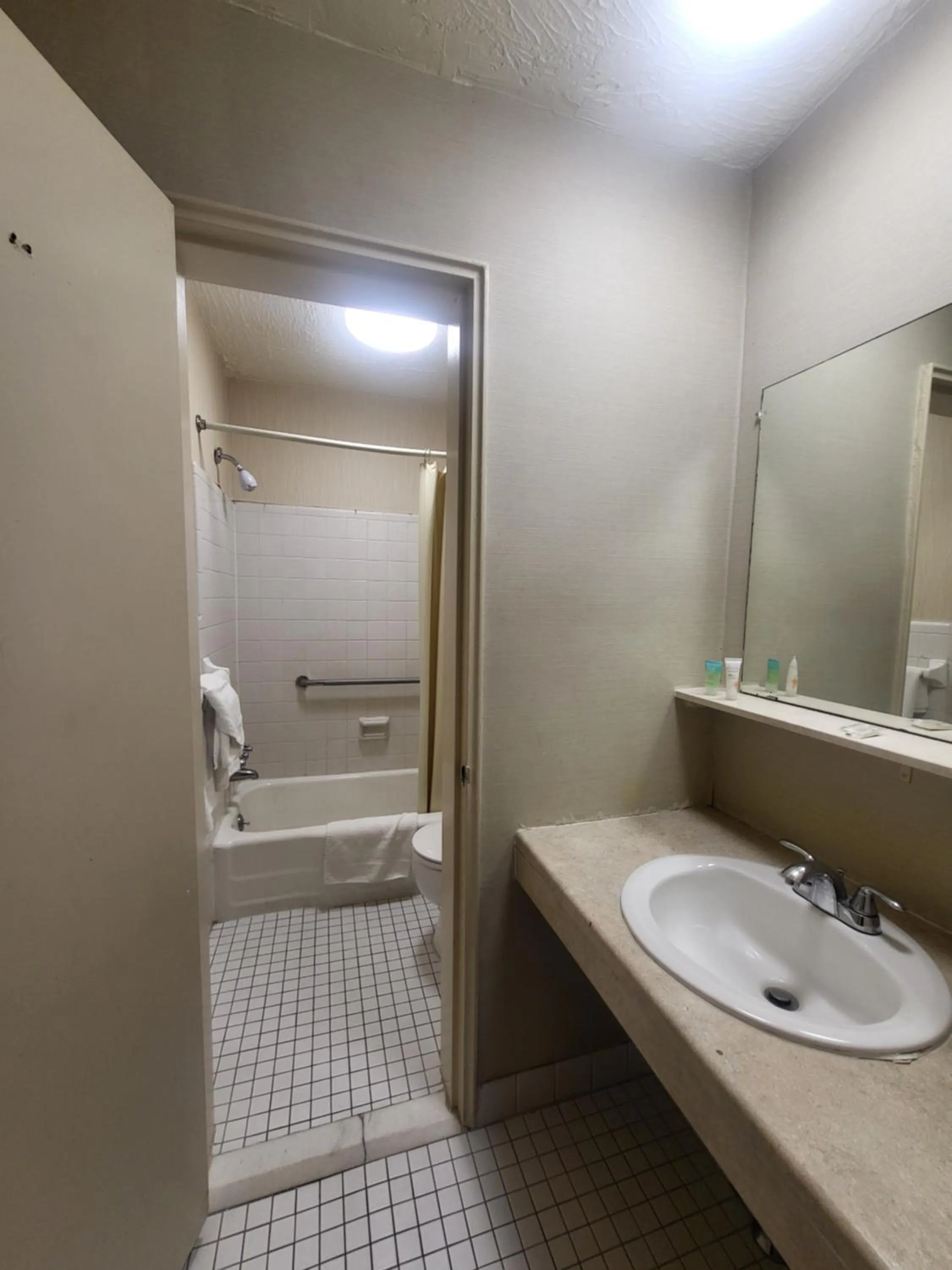 Bathroom in Roosevelt Inn at Roosevelt Blvd, Philadelphia, PA