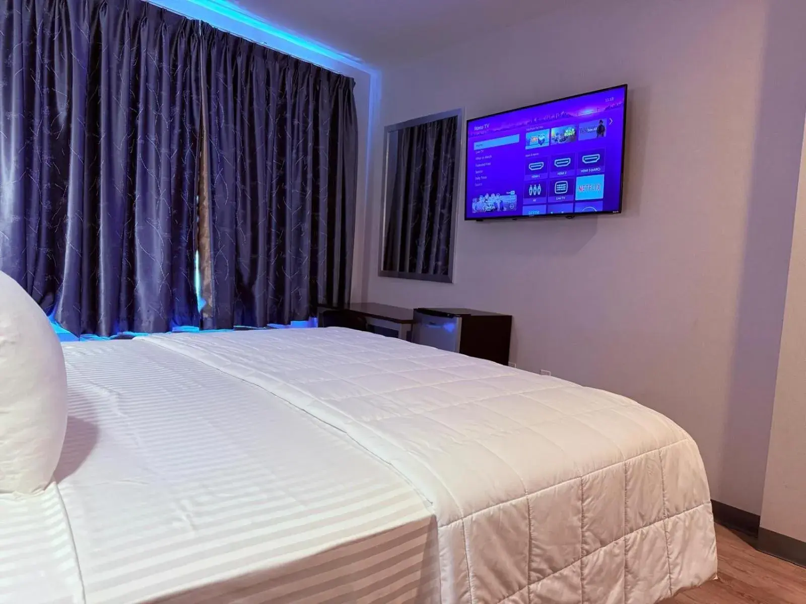 TV and multimedia, Bed in Bkway Hotel Brooklyn TV and multimedia, Bed in Bkway Hotel Brooklyn