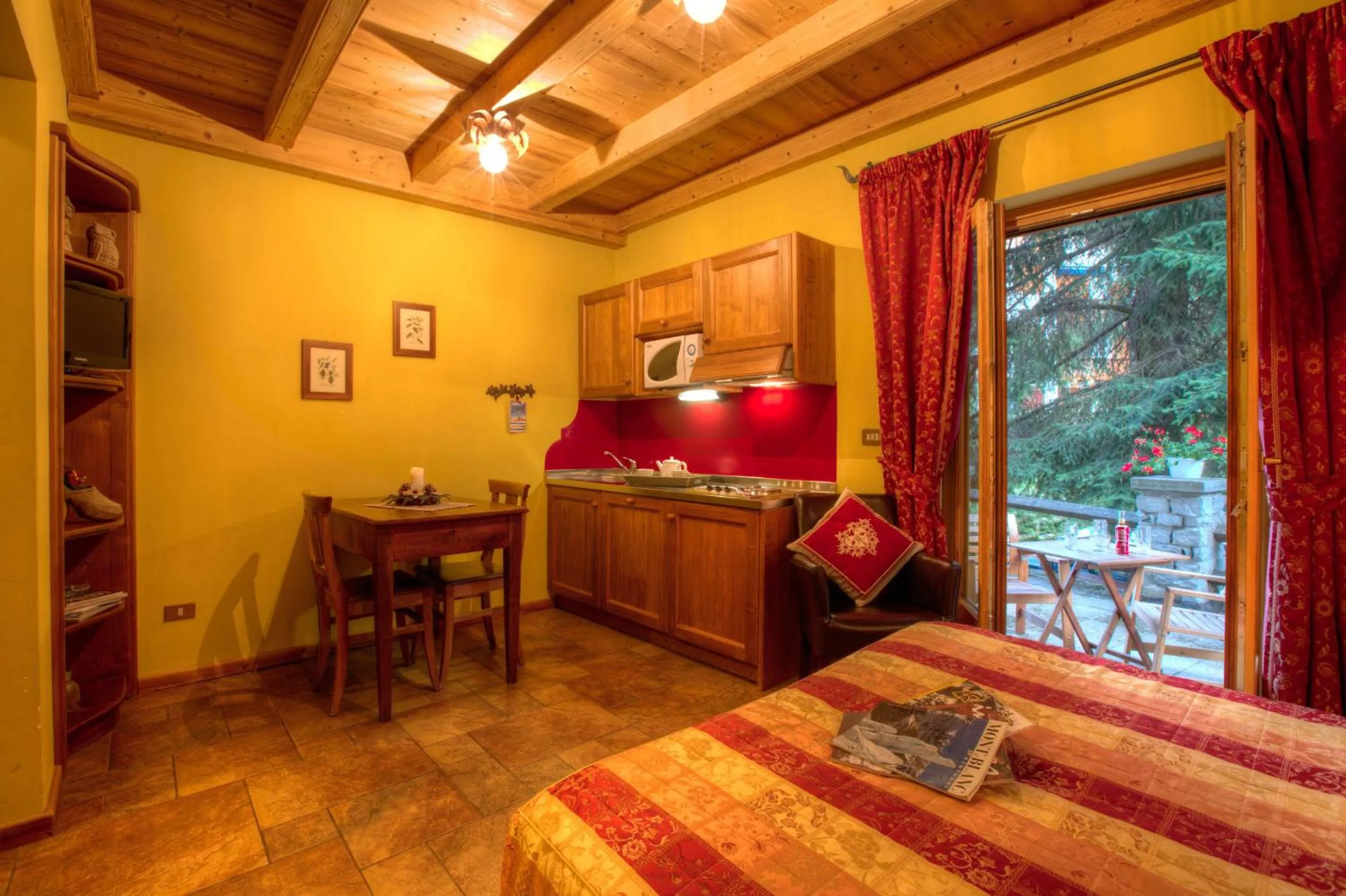 Kitchen or kitchenette, Bed in B&B Residence Checrouit