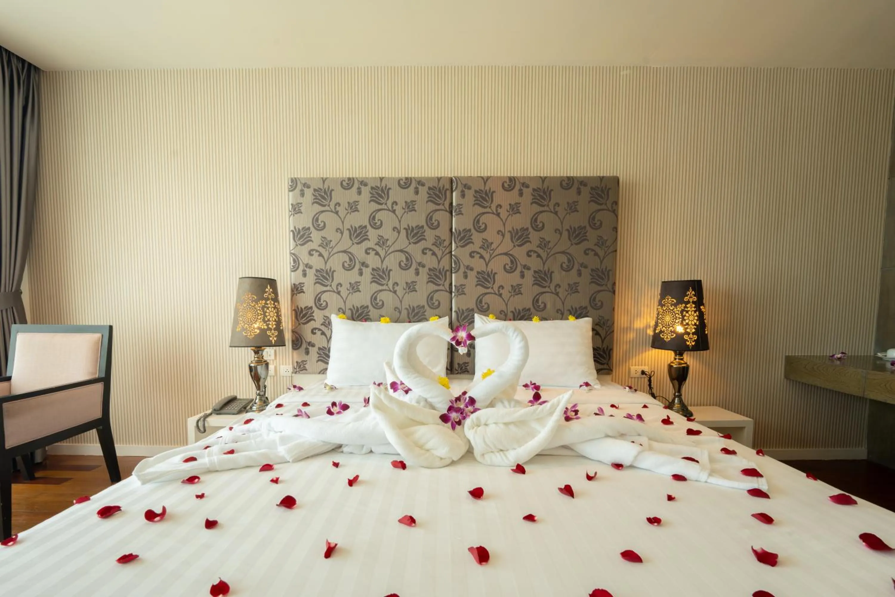 Photo of the whole room, Bed in Yenna Apartment