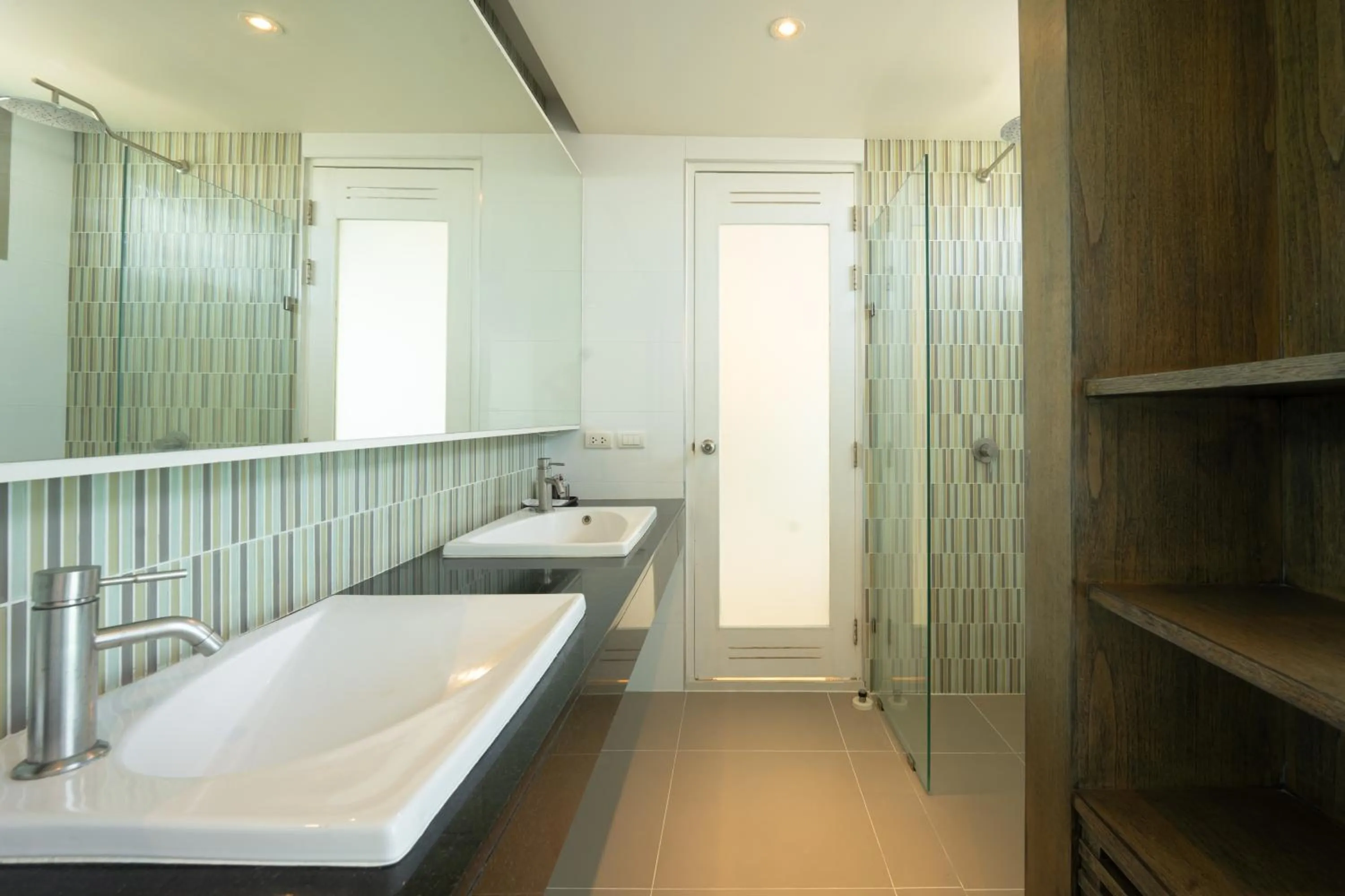 Bathroom in Yenna Apartment