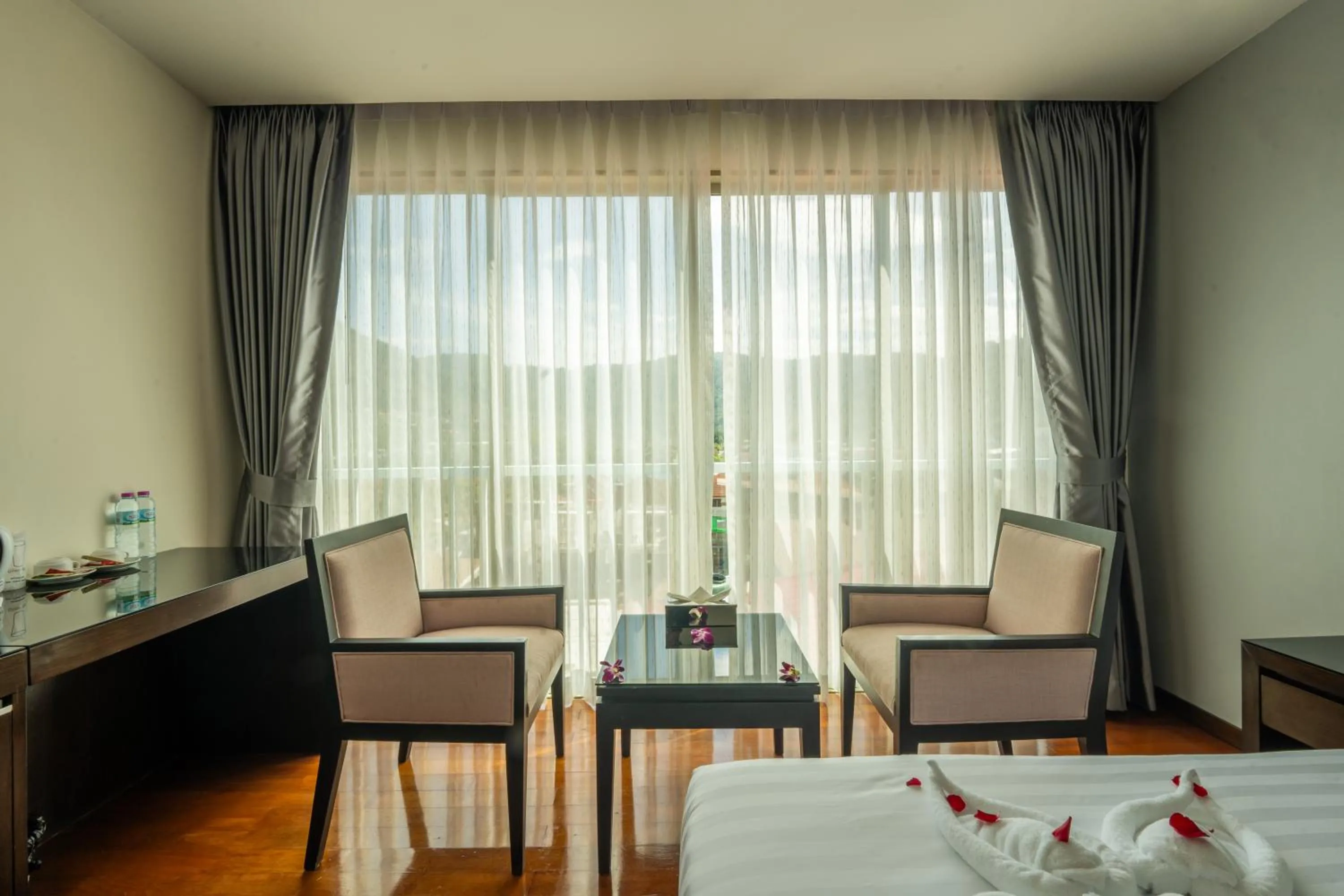 Photo of the whole room, Bed in Yenna Apartment
