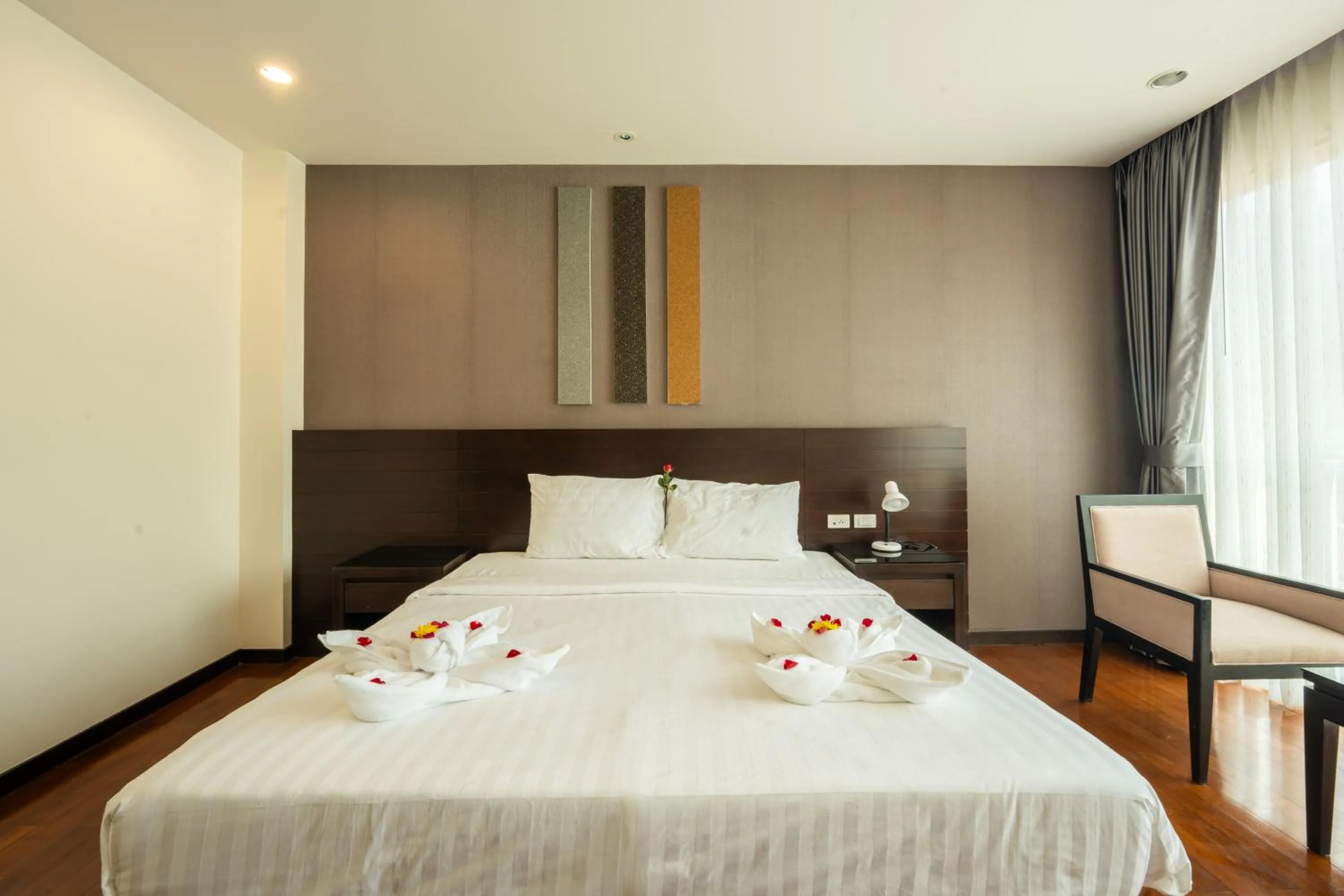 Photo of the whole room, Bed in Yenna Apartment