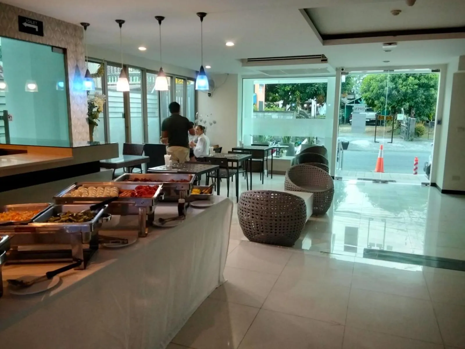 Restaurant/places to eat in Yenna Apartment