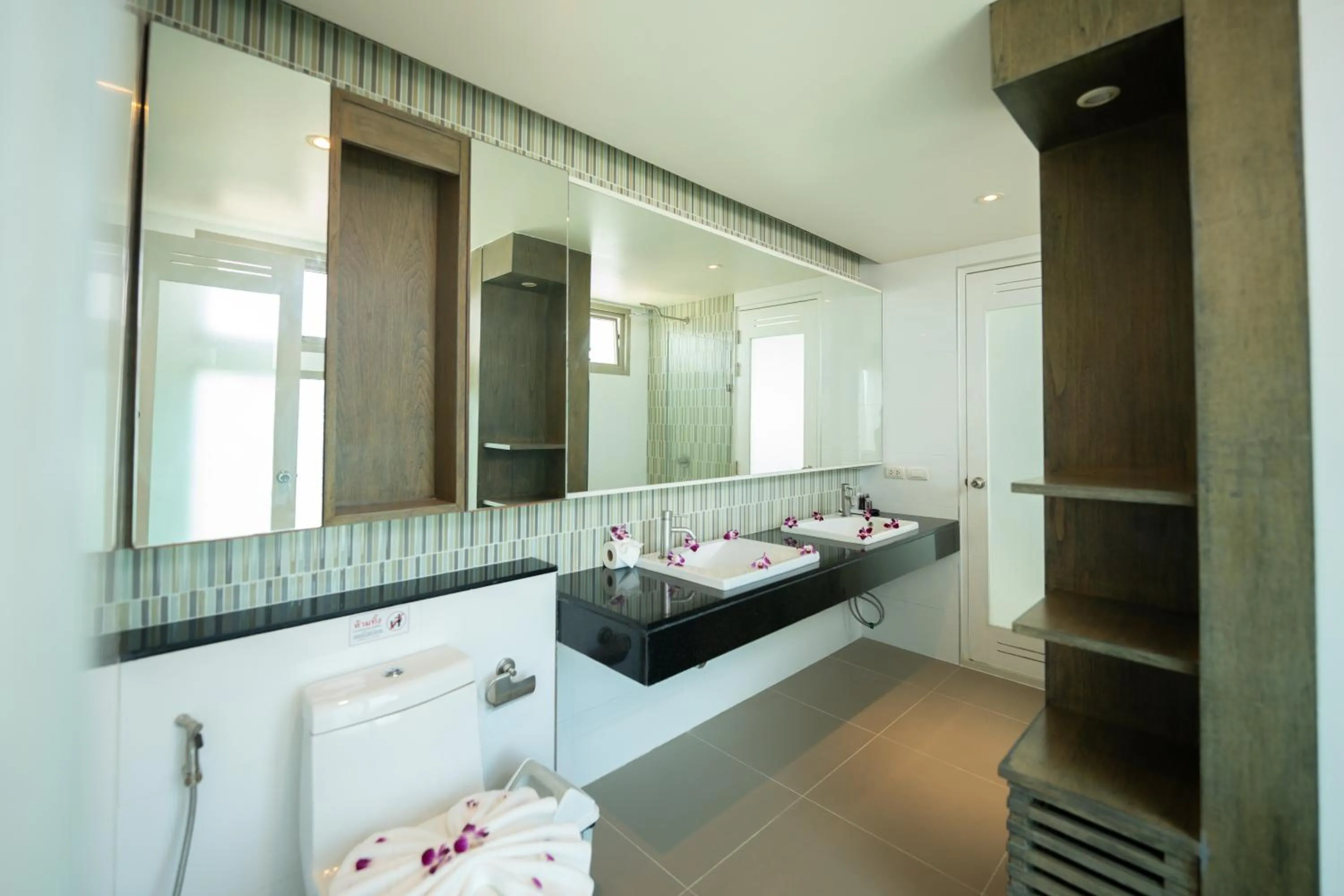 Toilet in Yenna Apartment