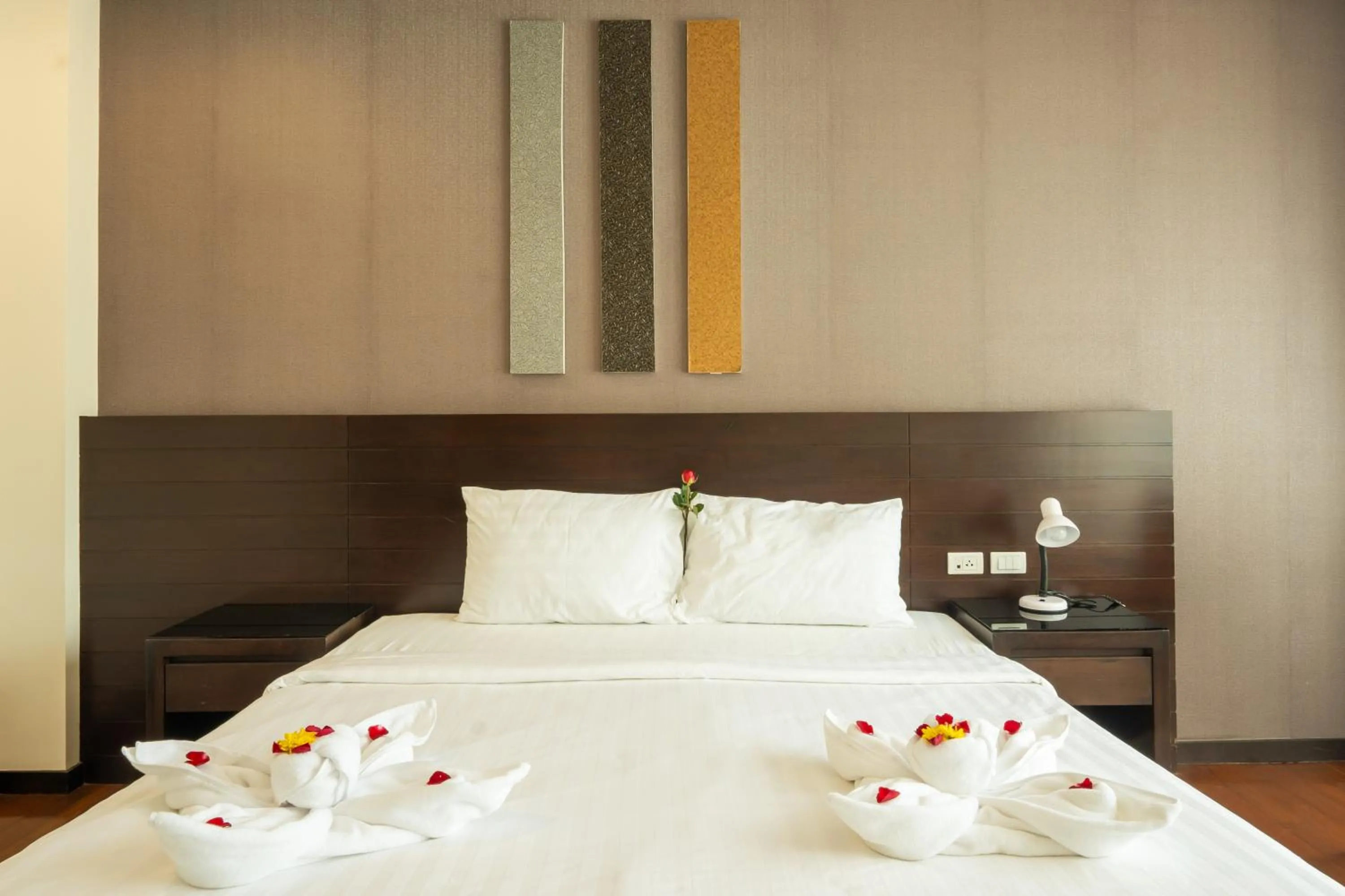 Photo of the whole room, Bed in Yenna Apartment