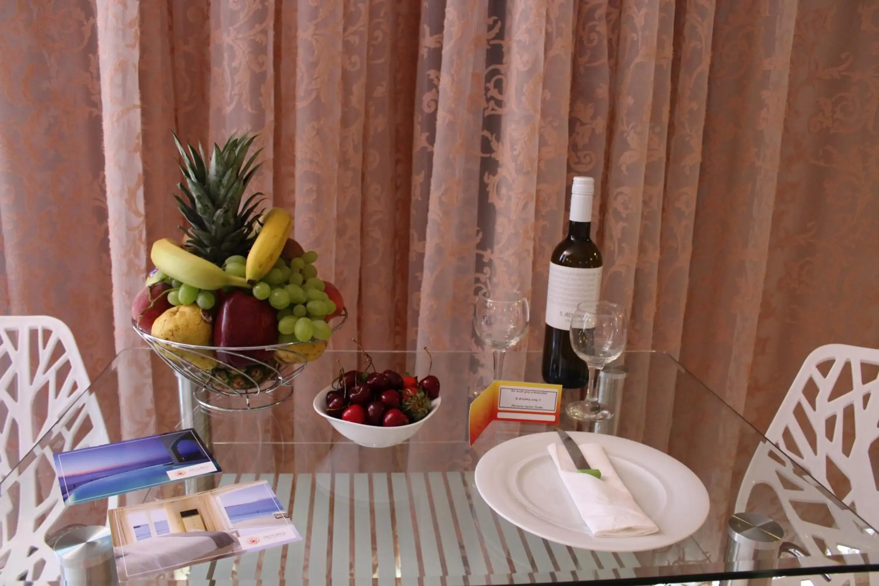 Food and drinks in Pictures Suites Food and drinks in Pictures Suites