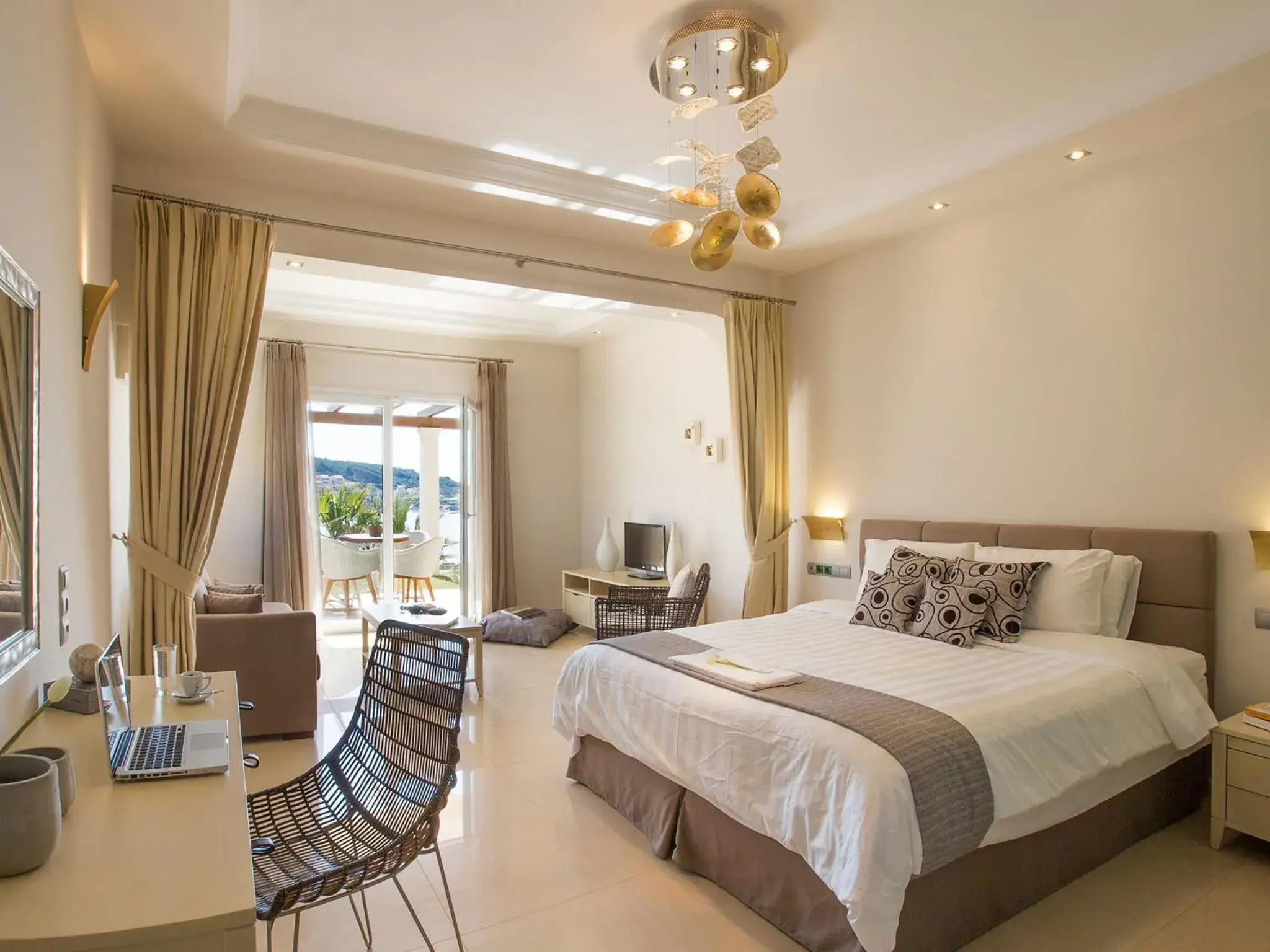 Senior Suite with Sea View in Pictures Suites Senior Suite with Sea View in Pictures Suites