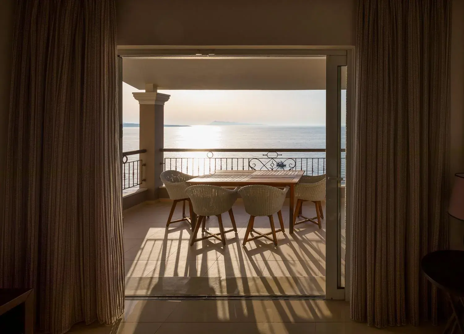 Master Suite with Sea View in Pictures Suites Master Suite with Sea View in Pictures Suites