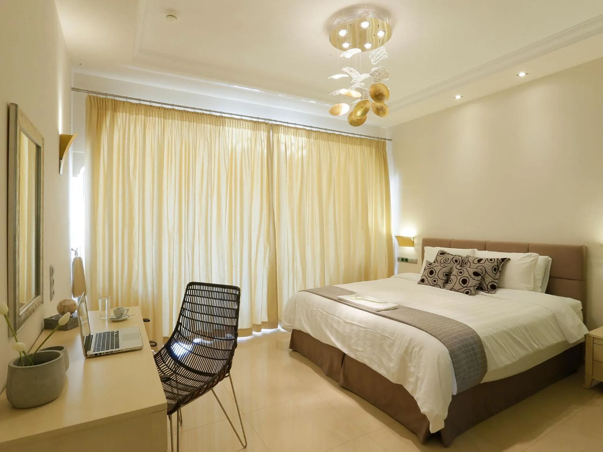 Photo of the whole room in Pictures Suites