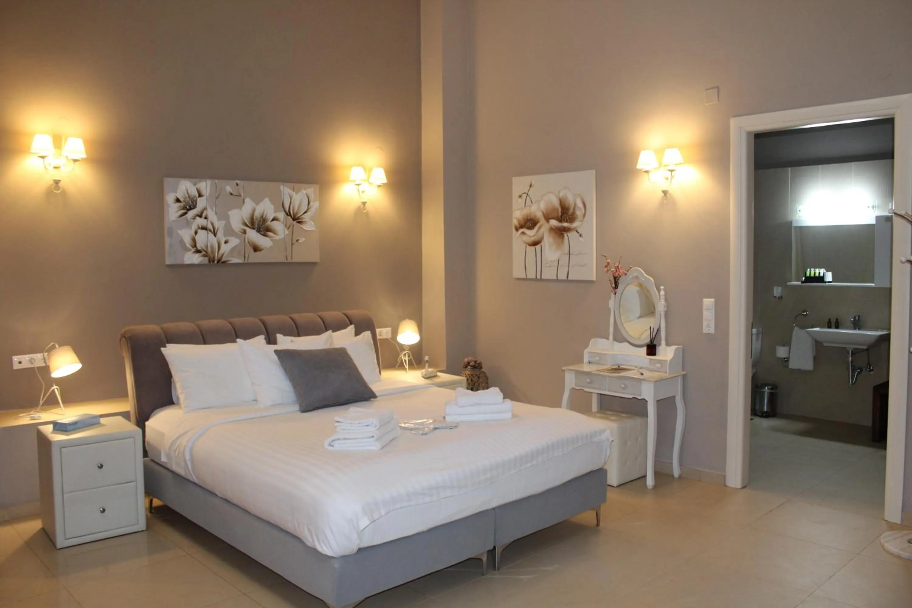 Bed in Pictures Suites