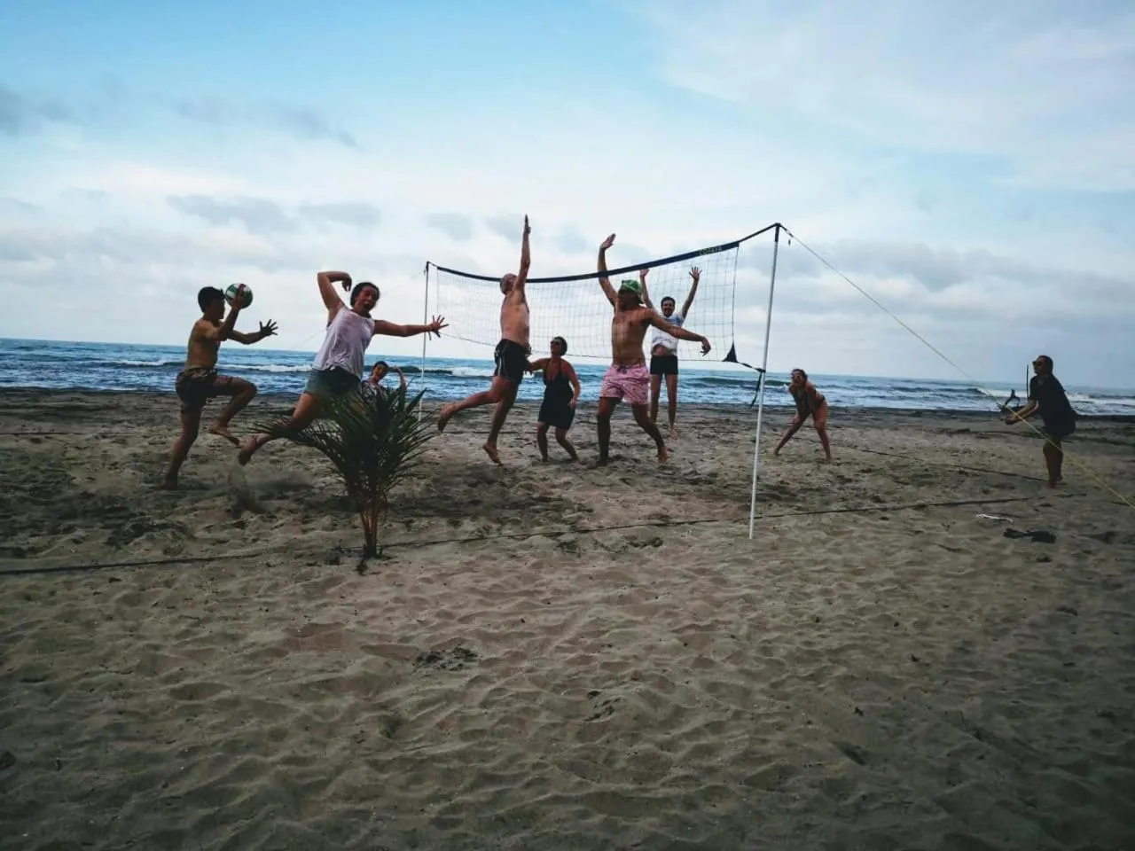 People in La Mar de Bien Tayrona