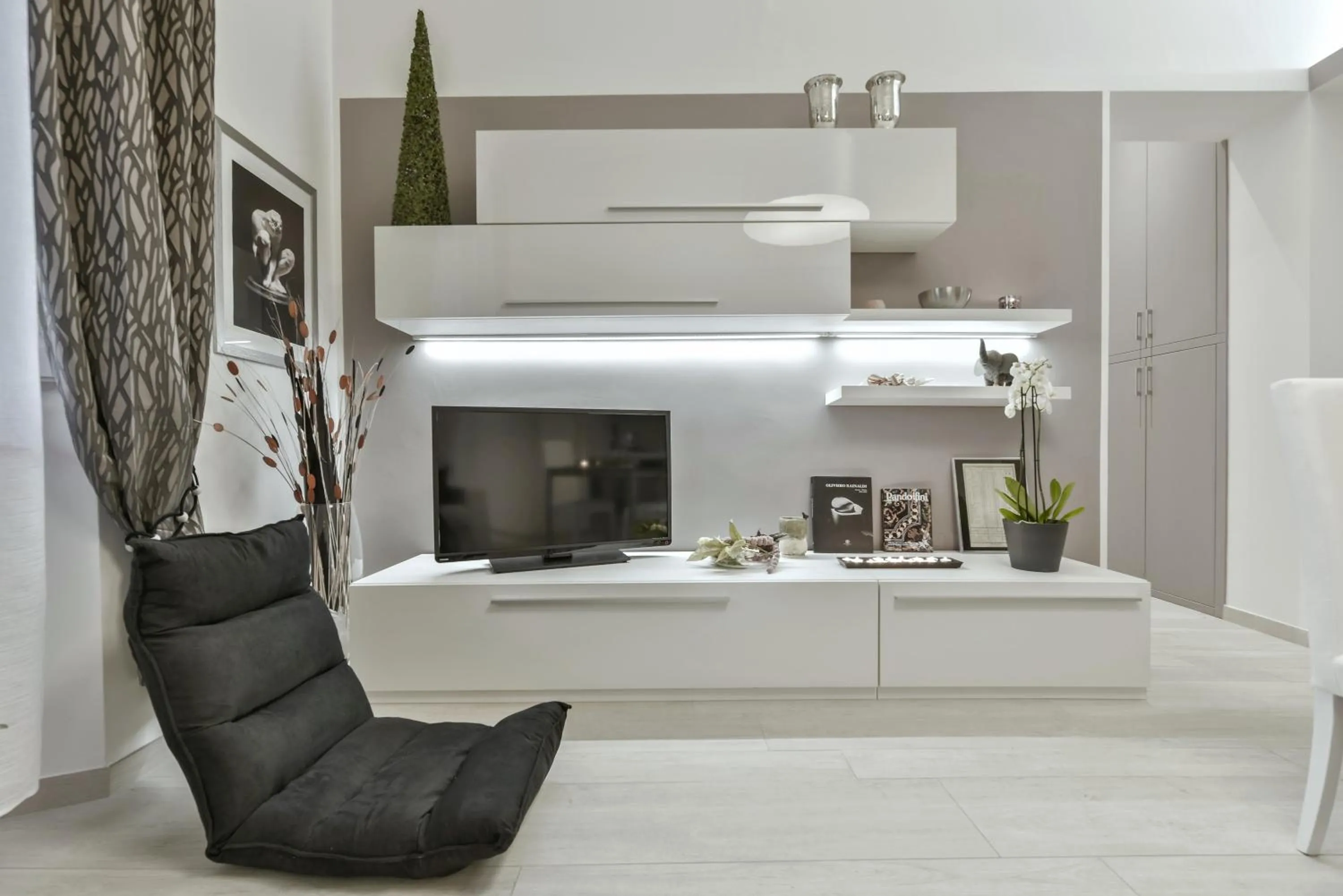 Living room in Accademia Apartment