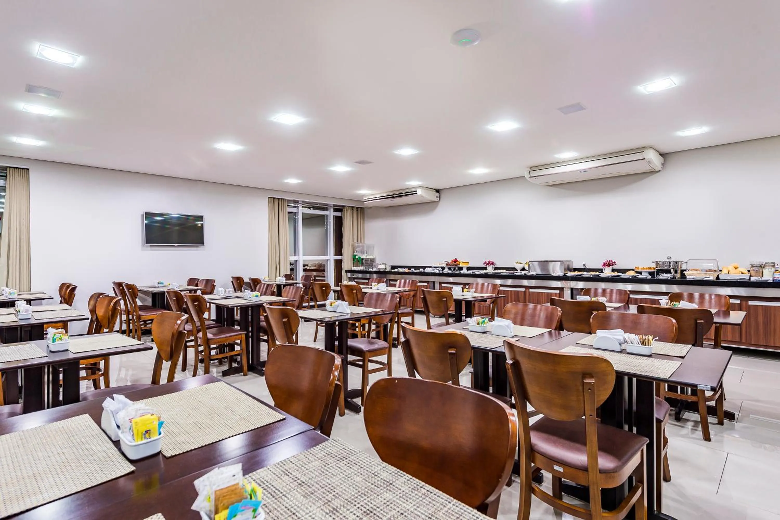 Restaurant/places to eat in Serata Hotel