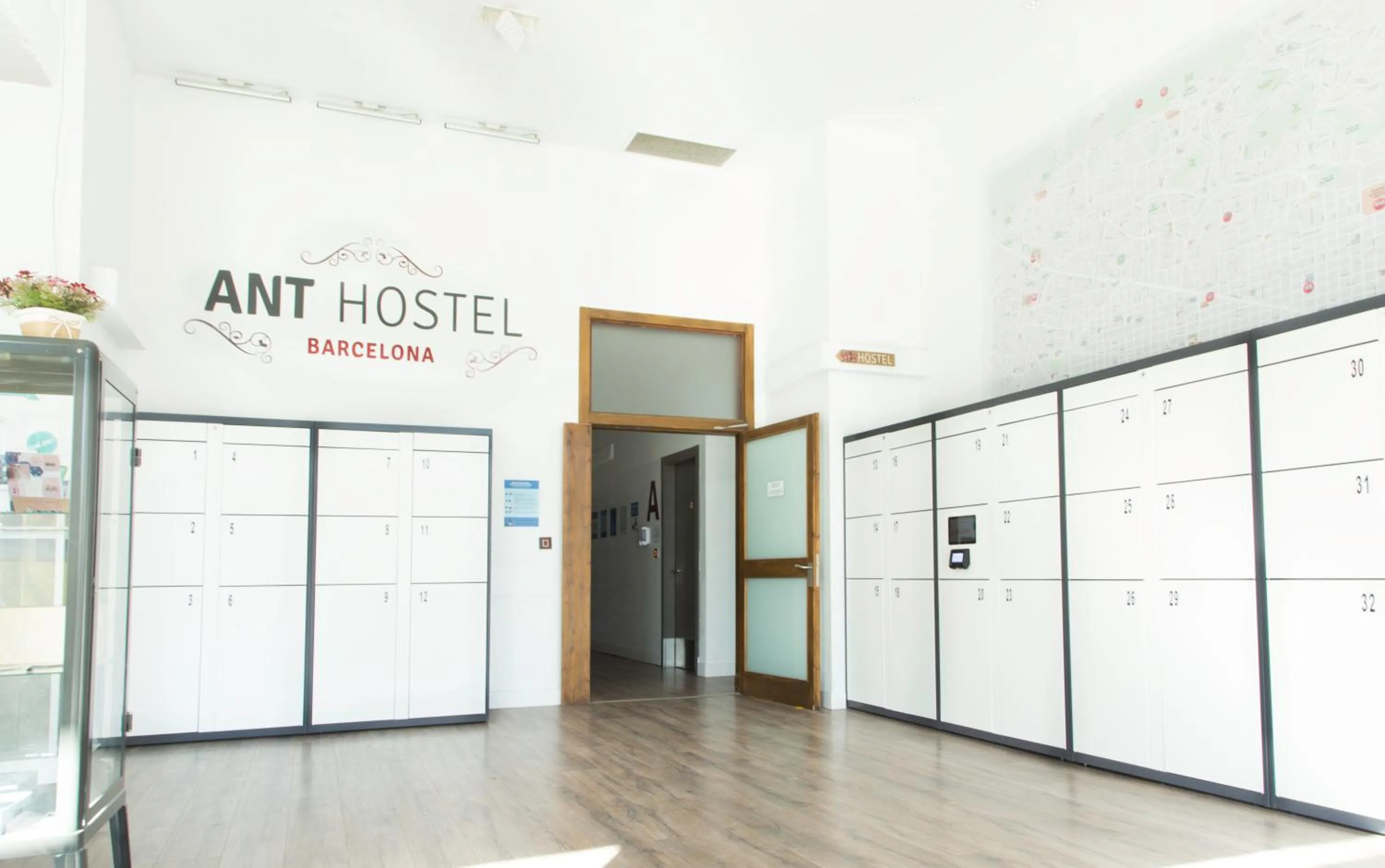Lobby or reception in Ant Hostel Barcelona
